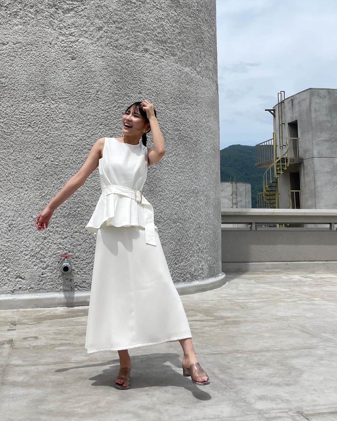 森田絵美のインスタグラム：「. 山梨放送開局記念特番 ご覧いただきありがとうございました☺️🫶 . ybsは来年70周年を迎えます😌 引き続き、県民の皆さんに寄り添った番組づくりを心がけてまいります😌 . #山梨放送 #アナウンサー衣装 #アナウンサーコーデ #白コーデ」