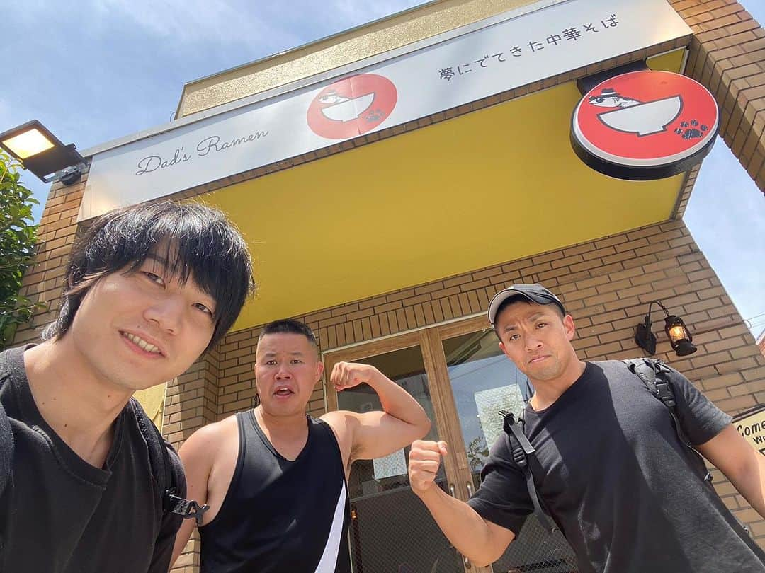 ノリさんのインスタグラム写真 - (ノリInstagram)「3ヶ月ぶりのラーメンの旅に体育会系後輩に付き合ってもらいました🍜 @shinya_rugby5  @aoki_no_macho   心に身体に沁みまくりでした。 ラーメン最高💪🏽💪🏽💪🏽 #えーちゃん食堂 様 #夢にでてきた中華そば 様 ありがとうございました🍜  #筋肉  #マッチョ  #筋トレ  #目黒  #えーちゃん食堂  #自由ヶ丘  #夢にでてきた中華そば」7月7日 22時04分 - nori_0623