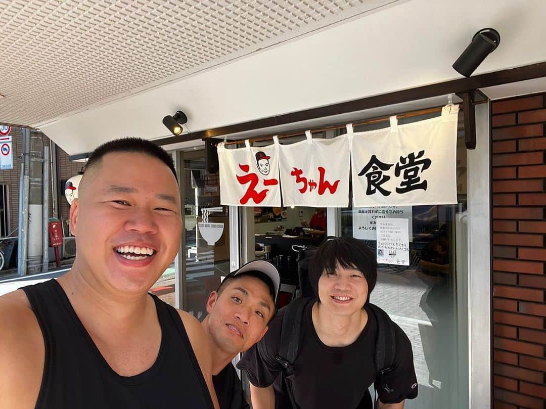 ノリさんのインスタグラム写真 - (ノリInstagram)「3ヶ月ぶりのラーメンの旅に体育会系後輩に付き合ってもらいました🍜 @shinya_rugby5  @aoki_no_macho   心に身体に沁みまくりでした。 ラーメン最高💪🏽💪🏽💪🏽 #えーちゃん食堂 様 #夢にでてきた中華そば 様 ありがとうございました🍜  #筋肉  #マッチョ  #筋トレ  #目黒  #えーちゃん食堂  #自由ヶ丘  #夢にでてきた中華そば」7月7日 22時04分 - nori_0623