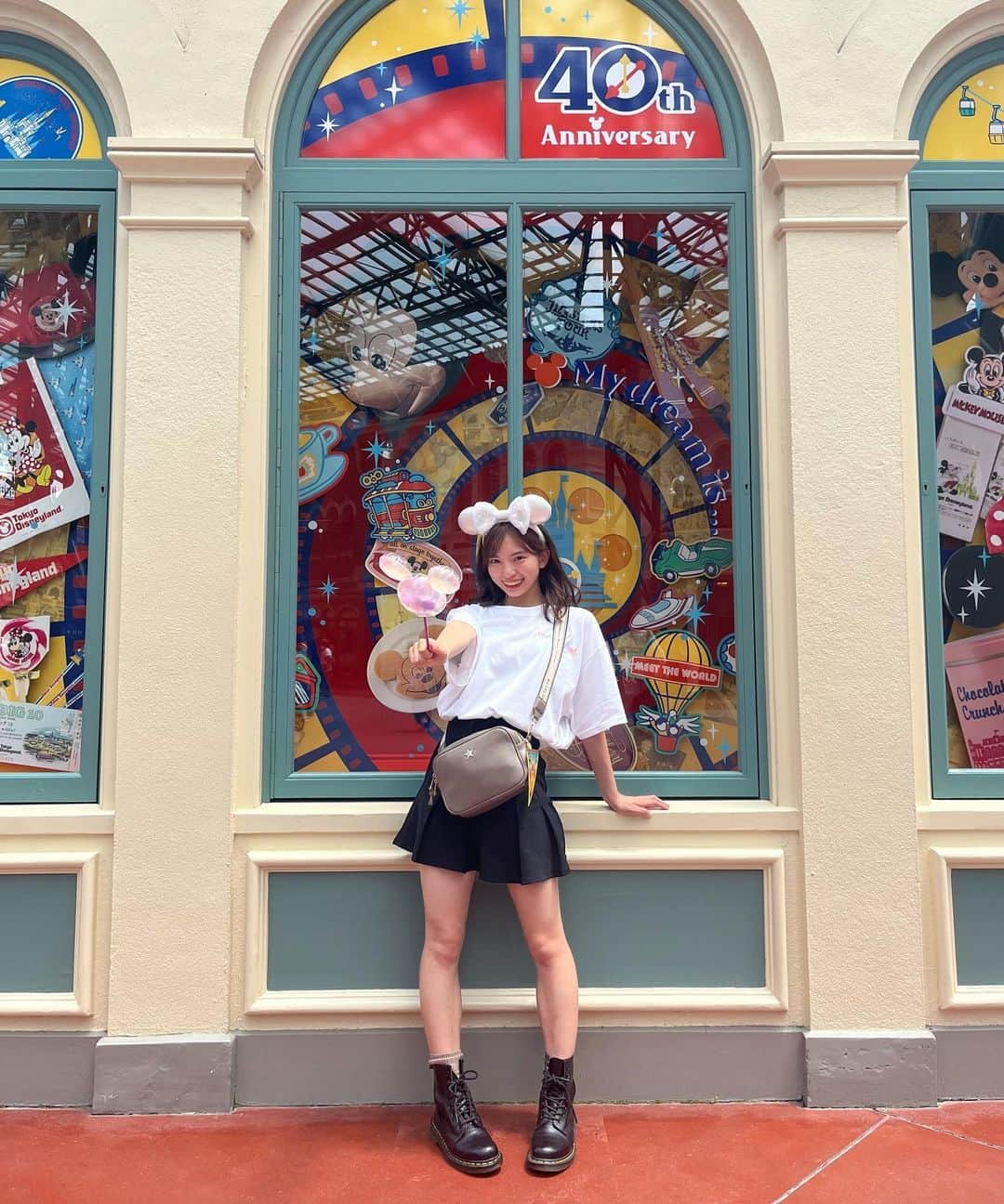 東条澪さんのインスタグラム写真 - (東条澪Instagram)「こんばんは。れんれんです。  今日はママとディズニーデートでした👫  ほんっっとに楽しかったし、疲れすぎた😂  とりあえず40周年、おめでとう。  #プラチナムプロダクション #ディズニー #ディズニーランド #ディズニーリゾート #40周年 #ディズニー40周年 #ディズニーコーデ #jd #japan #disneyland」7月7日 22時04分 - tojo_ren