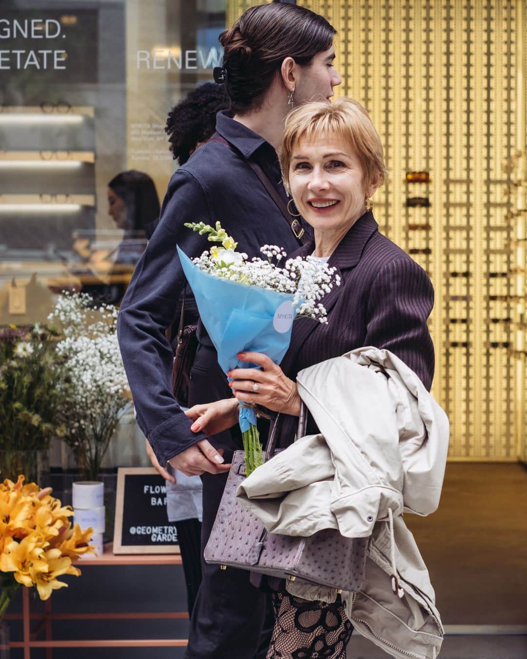 MYKITAさんのインスタグラム写真 - (MYKITAInstagram)「Floral greetings from NYC – pretty scenes from our Midsummer event at the MYKITA Shop UES with flowers, natural wine and our latest eyewear styles...  Thank you for joining us on this gorgeous afternoon – welcome back soon!  Photos by Brian Pollock」7月7日 22時09分 - mykitaofficial