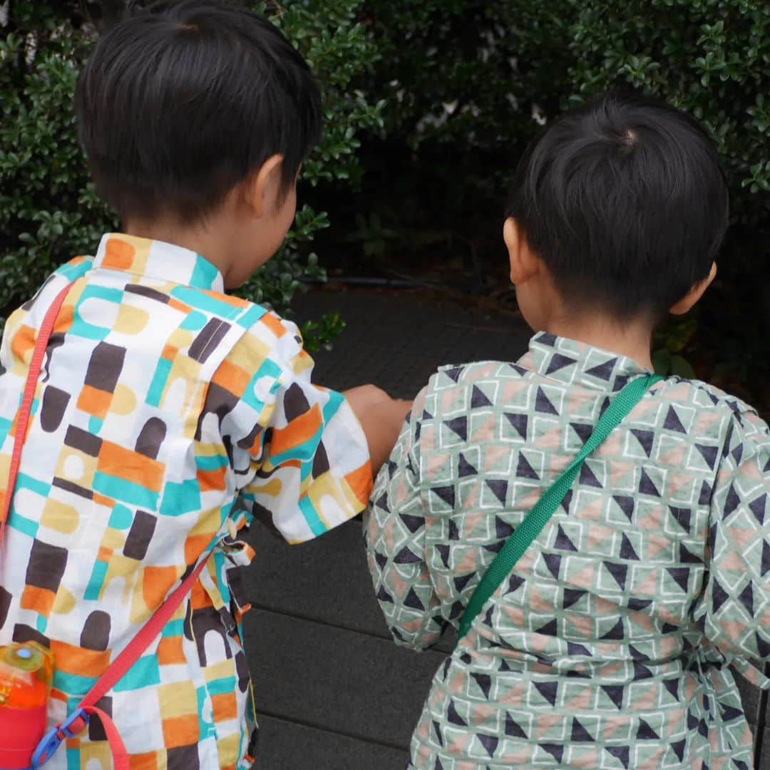 宮下ともみさんのインスタグラム写真 - (宮下ともみInstagram)「今日は幼稚園の七夕祭り🎆 今年の短冊には…🎋 兄『サッカーが上手になりますように』⚽ 弟『にーに（兄の名前）になれますように』♥(笑) 優しくてカッコイイにーにが大好きなんだね😍  みんなの願いが叶いますように✨✨」7月7日 22時11分 - tomomimiyashita_official