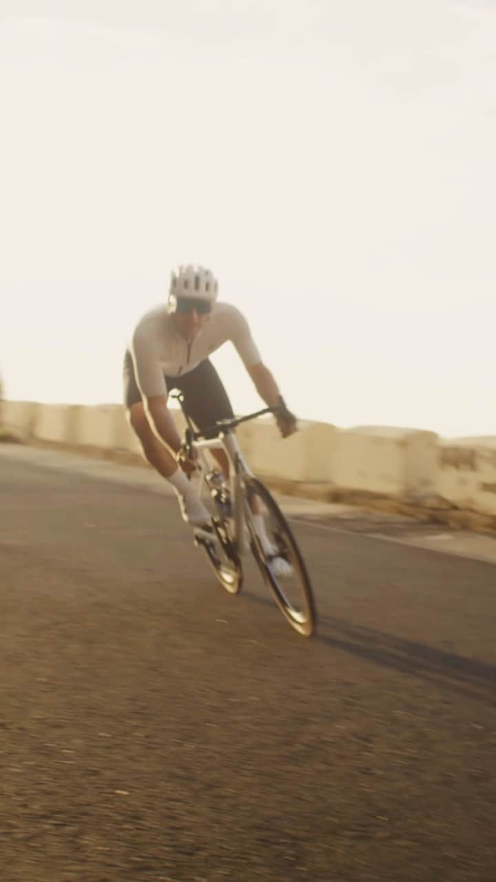 マルセル・キッテルのインスタグラム：「“Riding fast and relaxing fast is a good combination.“  The limited XLITE Edition by Marcel Kittel - get your new bike now!  . . . 📸 @elflamingofilms  #rosebikes #justride #xliteunltd」