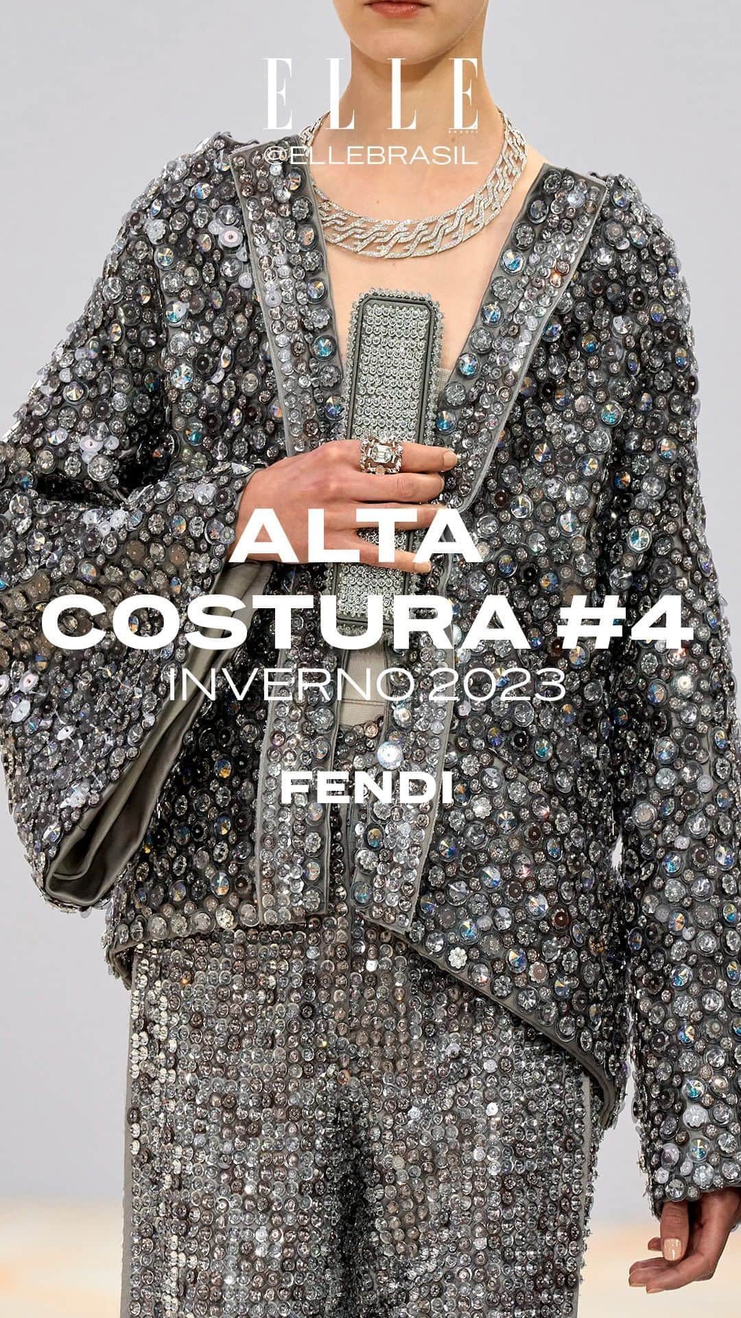 ELLE Brasilのインスタグラム：「Chegamos ao quarto e último dia da Semana de Alta-Costura, marcada pela ideia de encontrar o luxo na simplicidade. Acima, você confere um resumo do editor digital @gabrielhmonteiro sobre a apresentação da @fendi que encerrou a temporada!」