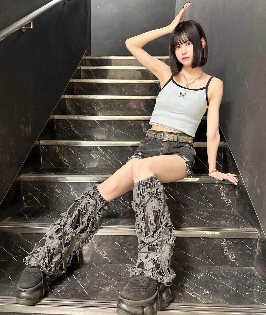 土光瑠里子のインスタグラム：「夏だもんだって  #夏服#fashion#instagood#ボブヘア#暗髪#style#idol」