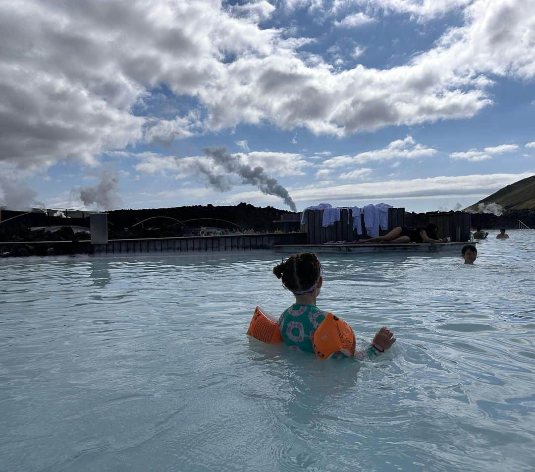 メーガン・ブーンさんのインスタグラム写真 - (メーガン・ブーンInstagram)「There is nothing in this world I’ve enjoyed more than soaking in the run off of this Icelandic power plant (generally portrayed on Instagram like picture 3). #geothermal #bluelagoon #cleanenergy」7月7日 22時20分 - msmeganboone