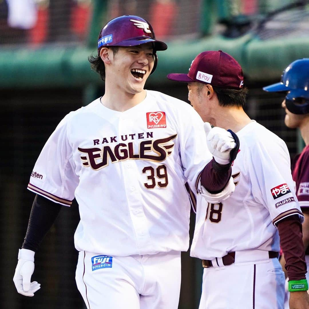 東北楽天ゴールデンイーグルスさんのインスタグラム写真 - (東北楽天ゴールデンイーグルスInstagram)「⚾️  ⚾️E 6-5 H⚾️ 初回に5点を奪うと相手の追い上げを振り切り3連勝‼️‼️‼️ フランコ選手が初回に先制タイムリーと3回に6号ソロ💥💥 伊藤裕季也選手も初回に大きな追加点となる4号3ラン🔥 浅村選手が2安打✌🏼辰己選手が1打点✨西川選手は3ベース🦅 投げては則本選手が5回まで1失点の好投も6回に捕まる。 1点差の7回は渡辺翔太選手、8回は宋選手が三者凡退👏🏼👏🏼 9回は松井裕樹選手がノーアウトで得点圏にランナーを 背負ってしまうも後続を断ち切って18セーブ目‼️  #鷲が掴む #rakuteneagles #マイケルフランコ #伊藤裕季也 #則本昂大 #西川遥輝 #渡辺翔太 #宋家豪  #松井裕樹 #太田光 #浅村栄斗」7月7日 22時24分 - rakuten_eagles