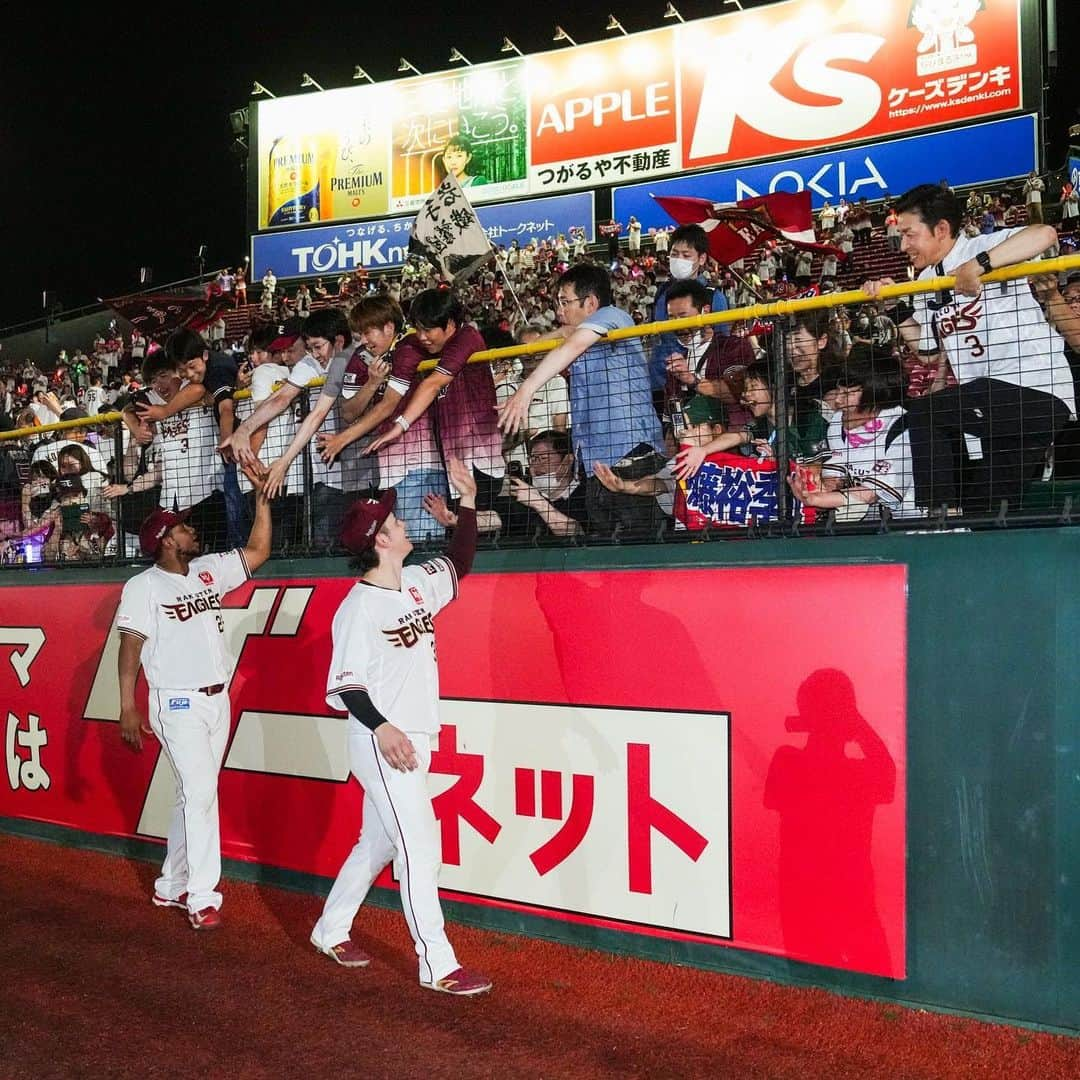 東北楽天ゴールデンイーグルスさんのインスタグラム写真 - (東北楽天ゴールデンイーグルスInstagram)「⚾️  ⚾️E 6-5 H⚾️ 初回に5点を奪うと相手の追い上げを振り切り3連勝‼️‼️‼️ フランコ選手が初回に先制タイムリーと3回に6号ソロ💥💥 伊藤裕季也選手も初回に大きな追加点となる4号3ラン🔥 浅村選手が2安打✌🏼辰己選手が1打点✨西川選手は3ベース🦅 投げては則本選手が5回まで1失点の好投も6回に捕まる。 1点差の7回は渡辺翔太選手、8回は宋選手が三者凡退👏🏼👏🏼 9回は松井裕樹選手がノーアウトで得点圏にランナーを 背負ってしまうも後続を断ち切って18セーブ目‼️  #鷲が掴む #rakuteneagles #マイケルフランコ #伊藤裕季也 #則本昂大 #西川遥輝 #渡辺翔太 #宋家豪  #松井裕樹 #太田光 #浅村栄斗」7月7日 22時24分 - rakuten_eagles