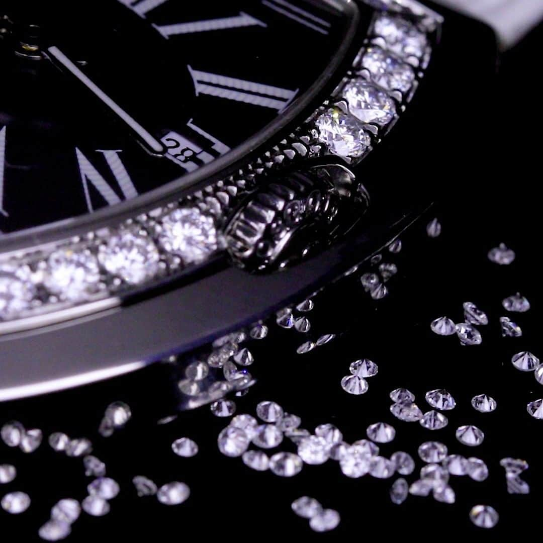 ベダ&カンパニーのインスタグラム：「Diamonds that Captivate: Bedat & Co timepieces enchant with the allure of impeccable diamonds. From VVS to VS1 clarity, each stone reflects the highest standards of purity. Embracing the prestigious Top Wesselton (D-F#watcheslover #watchesformen #watchesofinsta #watchessentials #watchesforwomen ) color grade, these diamonds shimmer with brilliance. Elevate your style with a touch of magnificence that transcends time. #BedatAndCo #womenofcharacter #Diamonds #LuxuryTimepieces #CaptivatingBeauty #diamondwatches #womenandwatches #elegance #swisswatch #Aosc #geneva #bedat」