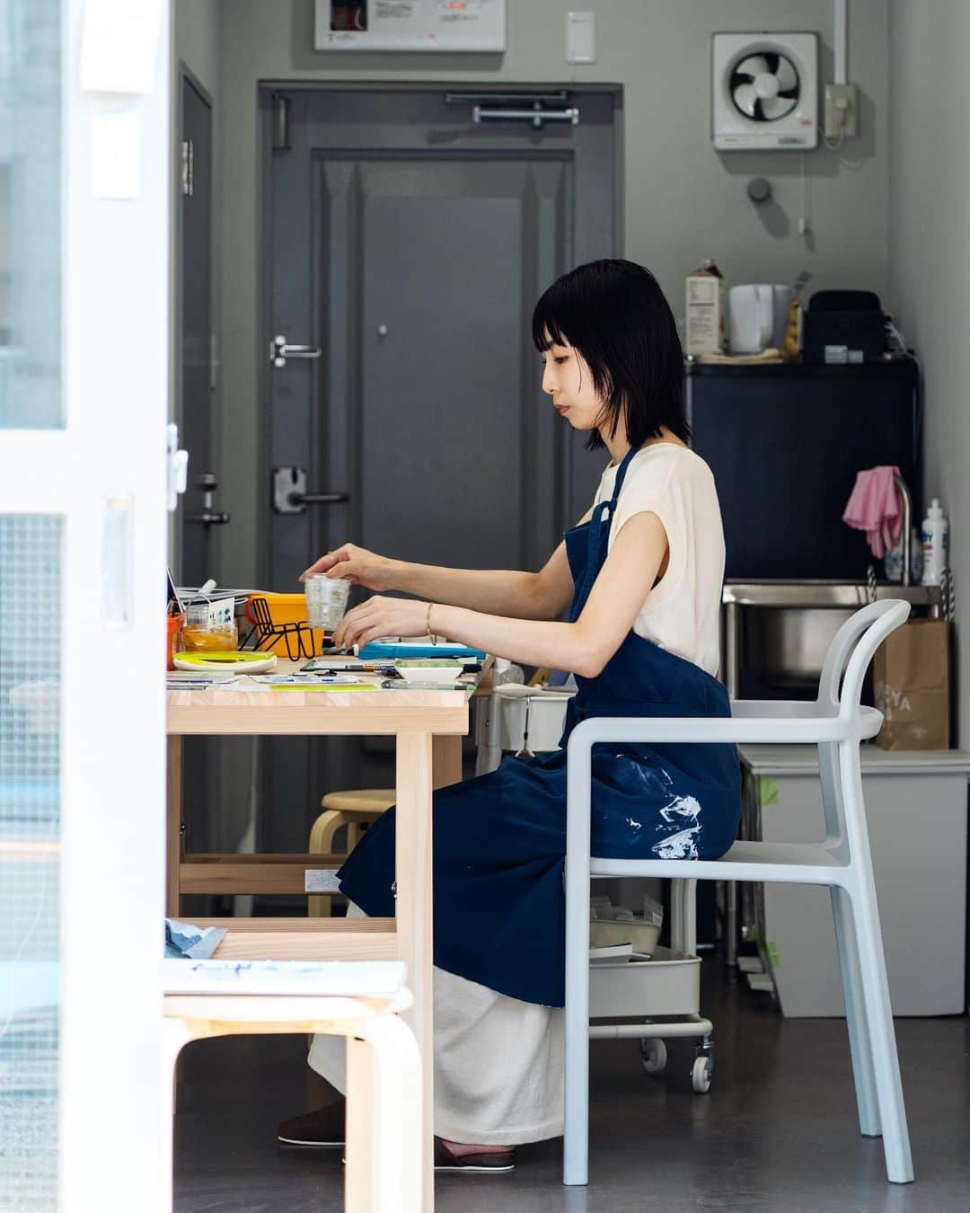 Promoting Tokyo Culture都庁文化振興部さんのインスタグラム写真 - (Promoting Tokyo Culture都庁文化振興部Instagram)「START Box Sasahatahatsu, a creative space utilising a vacant storefront in a metropolitan housing complex in the Sasazuka - Hatagaya area, opened in April. The project provides artists seeking a place to create with an easy-to-use space where new encounters can be made.  The first phase of the open atelier, which took place on June 25th, was attended by five talented artists showcasing their unique approaches. Their artworks provided a glimpse into the vibrant art scene in Tokyo.   Stay tuned for upcoming activities and unseen works by these talented individuals.  Artists in order of appearance: Kaho Hayakawa @kaho.hayakawa Yutaro Yamada @yutaro__yamada Haruka Yamada @haarukka.yamada Mai Yamamoto @glass_mai_ Yuki Oeda @oooooooedaaaaaa  -  渋谷区にある笹塚〜幡ヶ谷エリアの都営住宅の空き店舗を活用した創作活動スペース「START Box ササハタハツ」が、今年4月にオープンしました。 このプロジェクトでは、創作場所を求めるアーティストを対象に、利用しやすく新たな出会いや交流も生まれるような場を提供されています。  6月25日に行われた第一期のオープンアトリエには、様々なアプローチで創作をする5名のアーティストが参加。 作品や創作風景を通して、東京のアートの今を間近に感じられる機会となっていました。  アーティストの皆さんの今後の活躍とまだ見ぬ作品の数々に、ぜひご期待ください。  【活動アーティスト】※写真掲載順 ※敬称略 早川 佳歩　　　@kaho.hayakawa 山田 悠太郎　　@yutaro__yamada 山田 悠　　　　@haarukka.yamada 山本 麻以　　　@glass_mai_ おおえだ ゆき　@oooooooedaaaaaaa  #tokyoartsandculture  #artspace#artistinresidence  #shibuya #STARTBoxササハタハツ #ササハタハツ #渋谷 #artoftheday #fineart #artstagram #artlover #fineartphotography #art_of_japan_ #artjournal #artworld #arthistory #finearts #artworkoftheday #artandculture #artsandculture #artculture #loveofart #artexperience #culturalexperience #artlovefeed #cultureofcreatives #creativeart #exhibitionview #artexhibition #exhibitions」7月7日 22時28分 - tokyoartsandculture