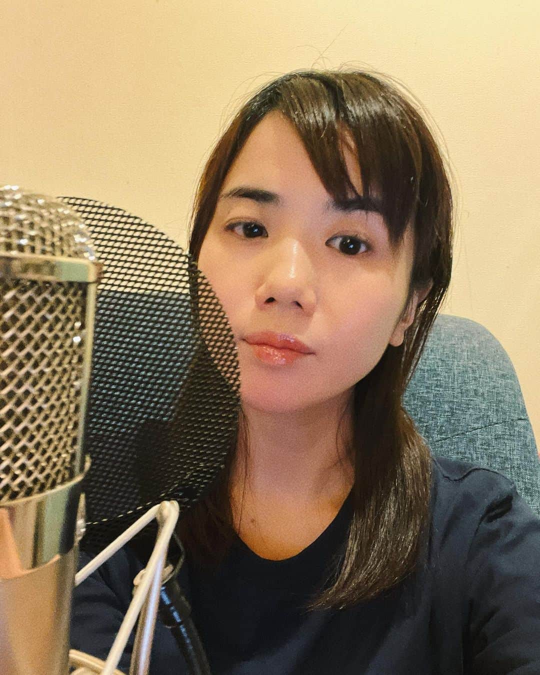 辻香織さんのインスタグラム写真 - (辻香織Instagram)「最近の楽しかったこと  松本英子ちゃんと　@matsumoto__eiko  久しぶりに飲みました。  日本酒が似合う秋田美人。 サバサバしてて 相変わらずカッコいい！  保護犬リーノが、 トリミングでやっと お座りして写真が撮れるように！  たまには、 思いっきり友達と好きなもの食べたい。 肉厚ハンバーガー🍔  ニューシングルレコーディング。  歌録音は、 いつも自分との戦い。  終わったあと、 今回のレコーディングで ギターを弾いてくださった谷口崇さんが 遊びに来てくれました。 なぜか大笑いの写真。  谷口さんとは、 7/16(日)桜新町NEIGHBORで カオリバーをやります。  みなさま、お気軽に 遊びに来てくださいね。  #笑うって幸せ  #松本英子  #レコーディング  #谷口崇  #桜新町neighbor  #カオリバー」7月7日 22時29分 - tsujicaoli