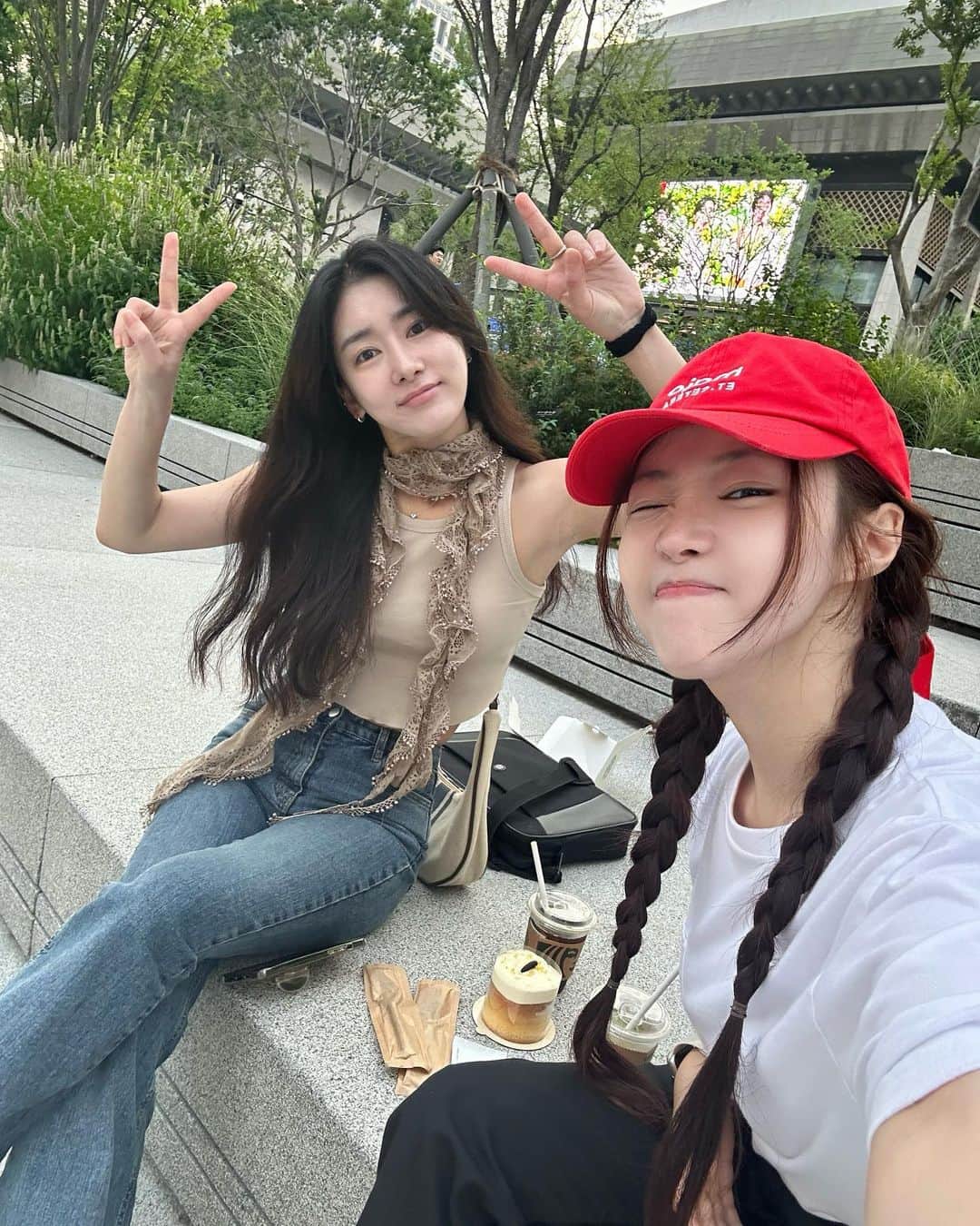 ジユルさんのインスタグラム写真 - (ジユルInstagram)「데이뚜🫂  유일하게 나를 잠들게 하는 여자 @hyoverjoyed 보답의 쪽💋」7月7日 22時29分 - jiyul_7