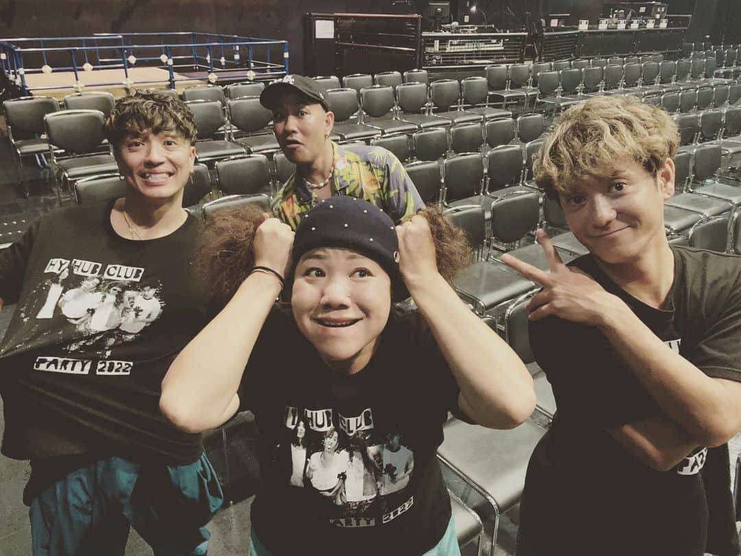 仲宗根泉のインスタグラム：「カフーツアーin愛知‼️ もうねー最高でした❤️😭 言いたいこと たくさんあるけど この言葉に尽きる！ ☟ ☟ ☟  戸惑ってんじゃねーぞ😂👍👍 (来た人だけ分かるやつw)  #HY #カフーツアー #愛知3本目 #ラスト2本か #はや😂」
