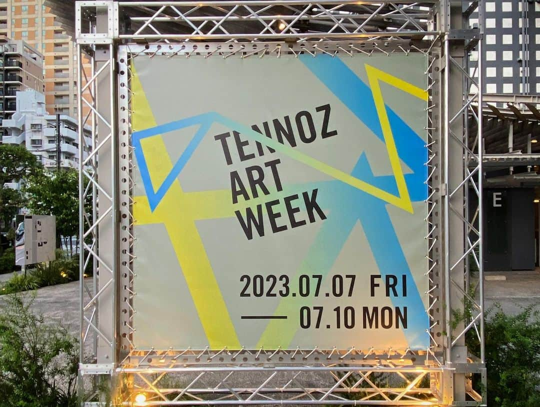 Warehouse TERRADA 寺田倉庫さんのインスタグラム写真 - (Warehouse TERRADA 寺田倉庫Instagram)「TENNOZ ART WEEK  現在開催中の「TENNOZ ART WEEK」。初日の様子をお届けします。  TENNOZ ART WEEKは日本で新たに開催される国際アートフェア「Tokyo Gendai」と連携したものです。 国内外のアートコレクターを天王洲に誘い、日本と海外のアートシーンを繋ぐことでアート市場の活性化と国際的な文化観光の促進を目指します。  国際的に活躍するピアニスト 向井山朋子氏による新作インスタレーション・パフォーマンスや、国内最大級のギャラリー集積地TERRADA ART COMPLEXのナイトタイム特別営業、日本現代美術商協会 CADANによる展覧会などを行います。  7月7日（金）から7月10日（月）まで、特別なプログラムをお楽しみください。 https://taw.warehouseofart.org/  写真7枚目：Tomoko Mukaiyama「figurante」 Photo by Yukitaka Amemiya  #TENNOZARTWEEK #TAW #TokyoGendai #CADAN #寺田倉庫 #WarehouseTERRADA #天王洲 #天王洲アイル #アートシティ #アート #現代アート #アートフェア #tennoz #artcity #art #contemporaryart #artfair」7月7日 22時36分 - warehouse_terrada