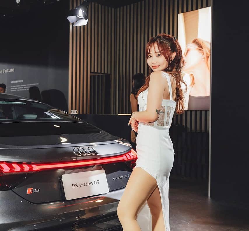 Kimberley Chenのインスタグラム：「Thank you @audi_tw for a wonderful night ❤️ 科技的發展和永續的重要性，很開心能夠吸收到這些資訊 🌱  #Audi #AudiTaiwan #FuturelsAnAttitude  #AudiHouseofProgress @audi_tw」