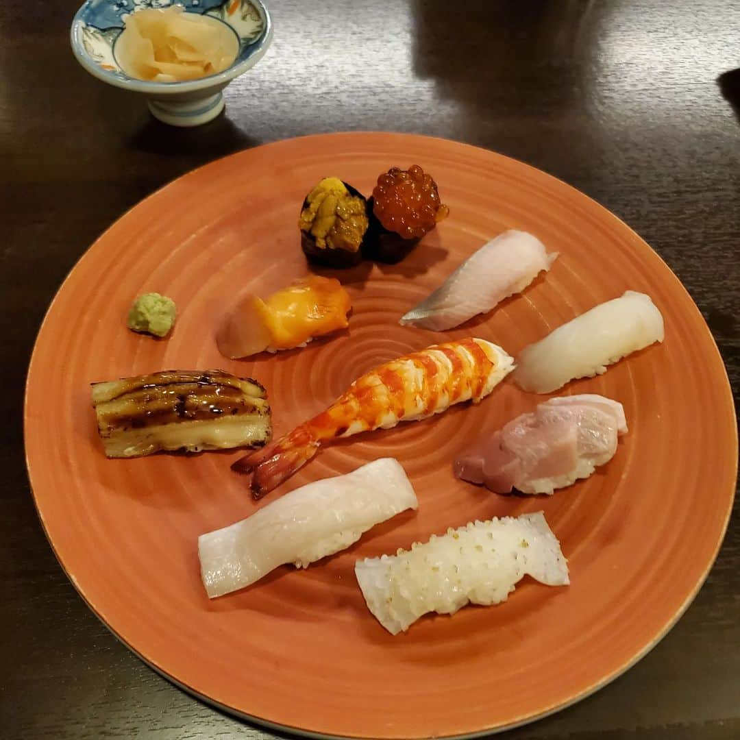 田畑竜介のインスタグラム：「お久しぶりのお寿司🍣  #福岡市 #福岡市中央区グルメ  #寿司 #寿楽 #ふくおかグルメ」