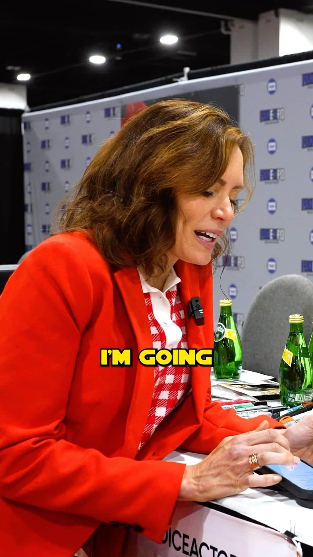 エミリー・スワローのインスタグラム：「What do iconic Star Wars lines sound like by voice actors? We hit the Celebrity Area red carpet to find out with The Mandalorian star Emily Swallow. Full video on YouTube. Link in bio.」