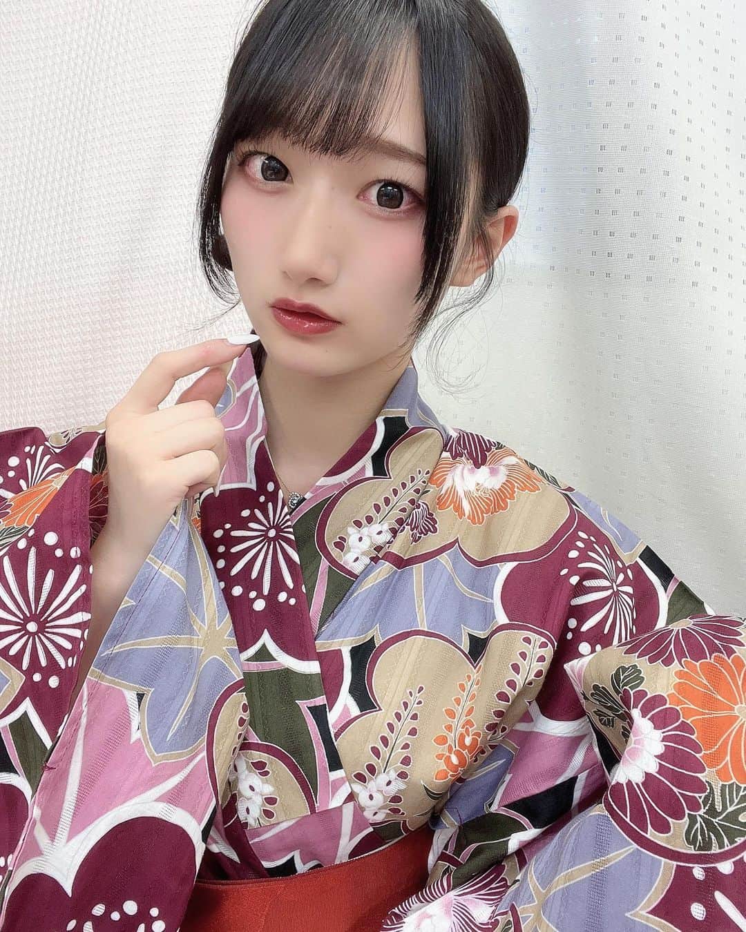 信野樹奈のインスタグラム：「今年の浴衣は大人っぽく👘  #アイドル #idol #浴衣 #浴衣女子 #北海道 #japan #浴衣コーデ」