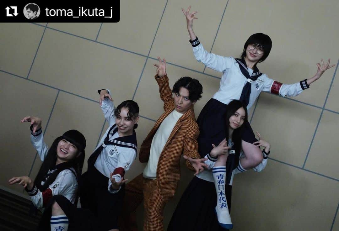 新しい学校のリーダーズのインスタグラム：「生田斗真パイセン と はみ出し  photo by 三池崇史様 #Repost @toma_ikuta_j with @use.repost ・・・ 個性や自由で、はみ出したドラマ 警部補ダイマジン、今夜スタート。 #新しい学校のリーダーズ #生田斗真 #警部補ダイマジン Photo by Takashi Miike」