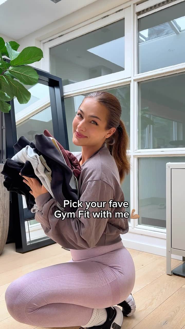 Dutchのインスタグラム：「Friday Favorites!💕 gym fit 1, 2 or 3?💪🏽😍  - I normally wore a lot of the same, bland colors, but lately combining sets is the best way to get a cute gym fit. Since I’m in it everyday I might as well show you gals the bits!🤭🫶🏼 Ps. Non of these are sponsored. - 1️⃣ leggings & top is from Endoiré, sweater is from Cider. 2️⃣ sportsbra is Nike (its actually a feeding bra which I did not see at first!!😂) , joggers is gymshark, black top from Asos. 3️⃣ Brown shorts is Shein, Hoodie is from ESN, sportsbra gymshark. 👟 shoes are Nike Metcon, high socks are always from H&M.  - Pps. Let me know what Friday faves you wanna see in the next week!!😍🫶🏼 I love getting new fits and sharing them, we don’t gatekeep here🩵🤭.」