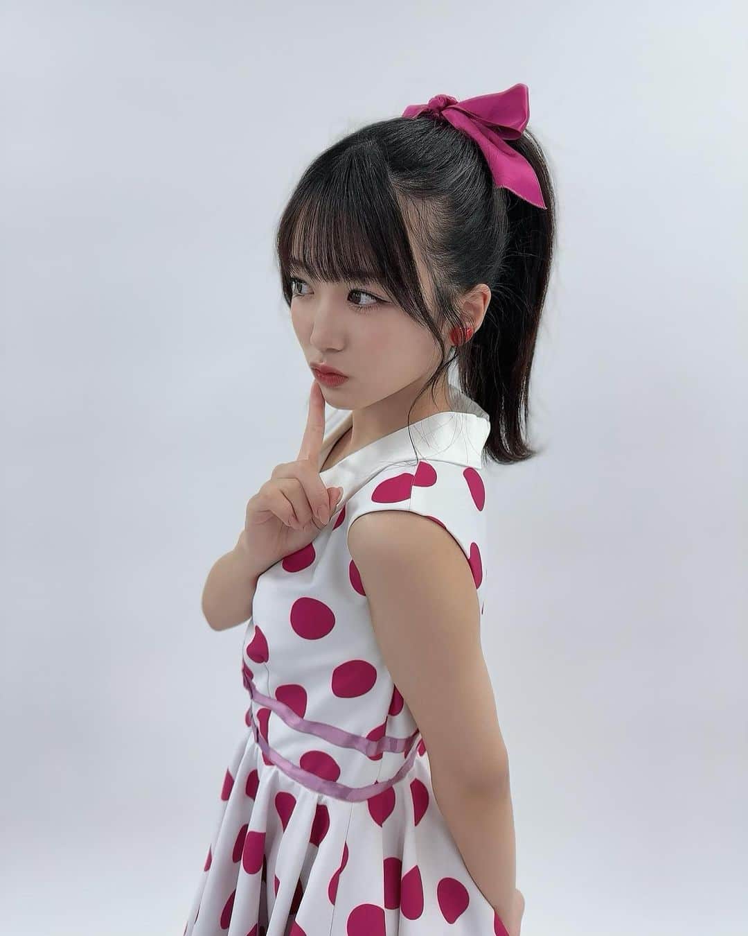 坂田心咲のインスタグラム：「. 衣装✖️外ハネポニーテール🟰最強🎀🩷  #NMB48 #坂田心咲 #アイドル #05 #jk #ljk #melotte #ロマンティックローズ #オフショット #ドット #ドット柄 #レトロ」