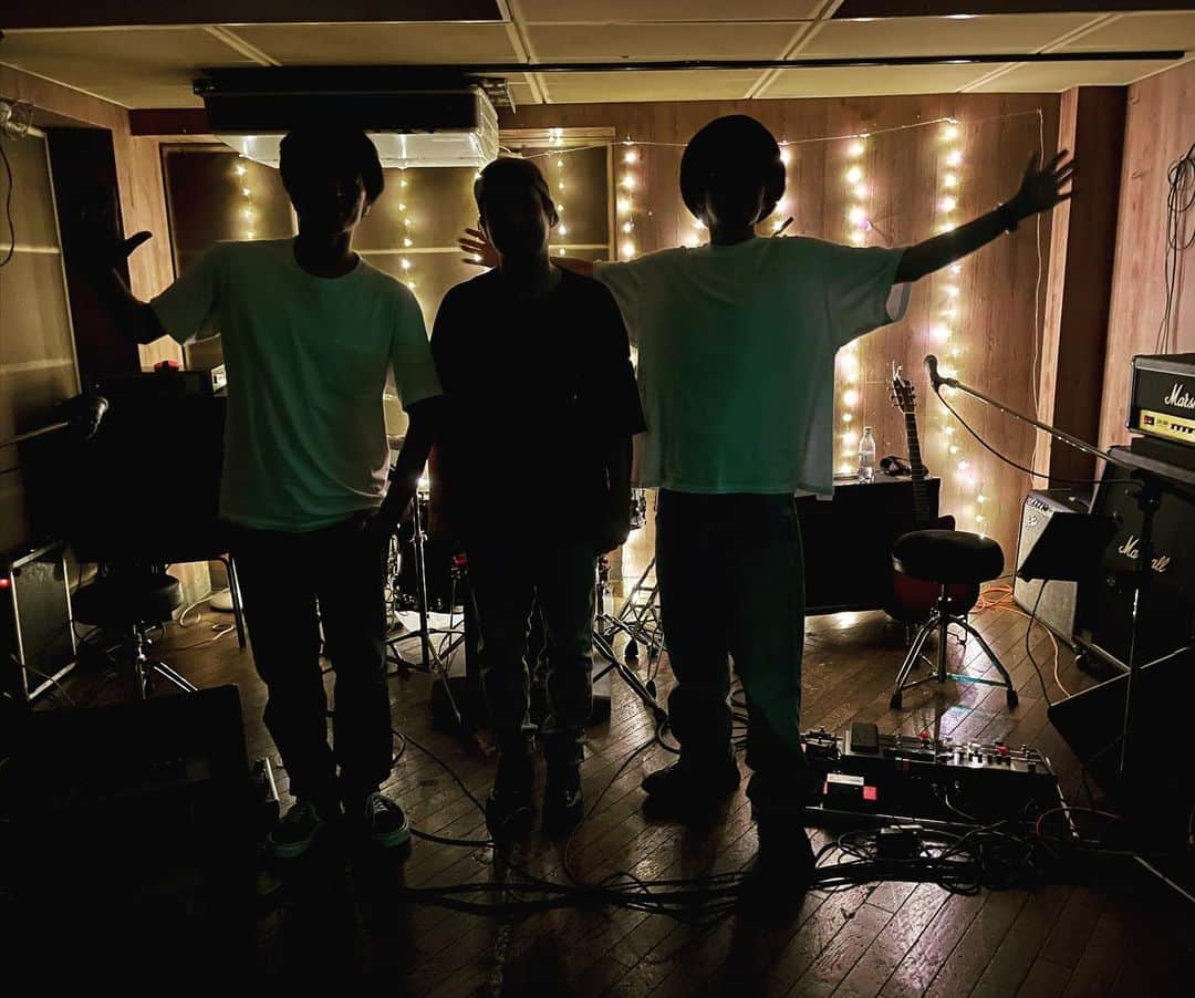 渡邊忍のインスタグラム：「【ついに明日】 ボクら ASPARAGUSは 7/8(土) 横浜天王町STUDIO OLIVEにて STUDIO OLIVE PRESENTS ASPARAGUS "ACOUSTIC風 ONEMAN LIVE" Be Togetherからの Be Together٩( ᐛ )و ♫」