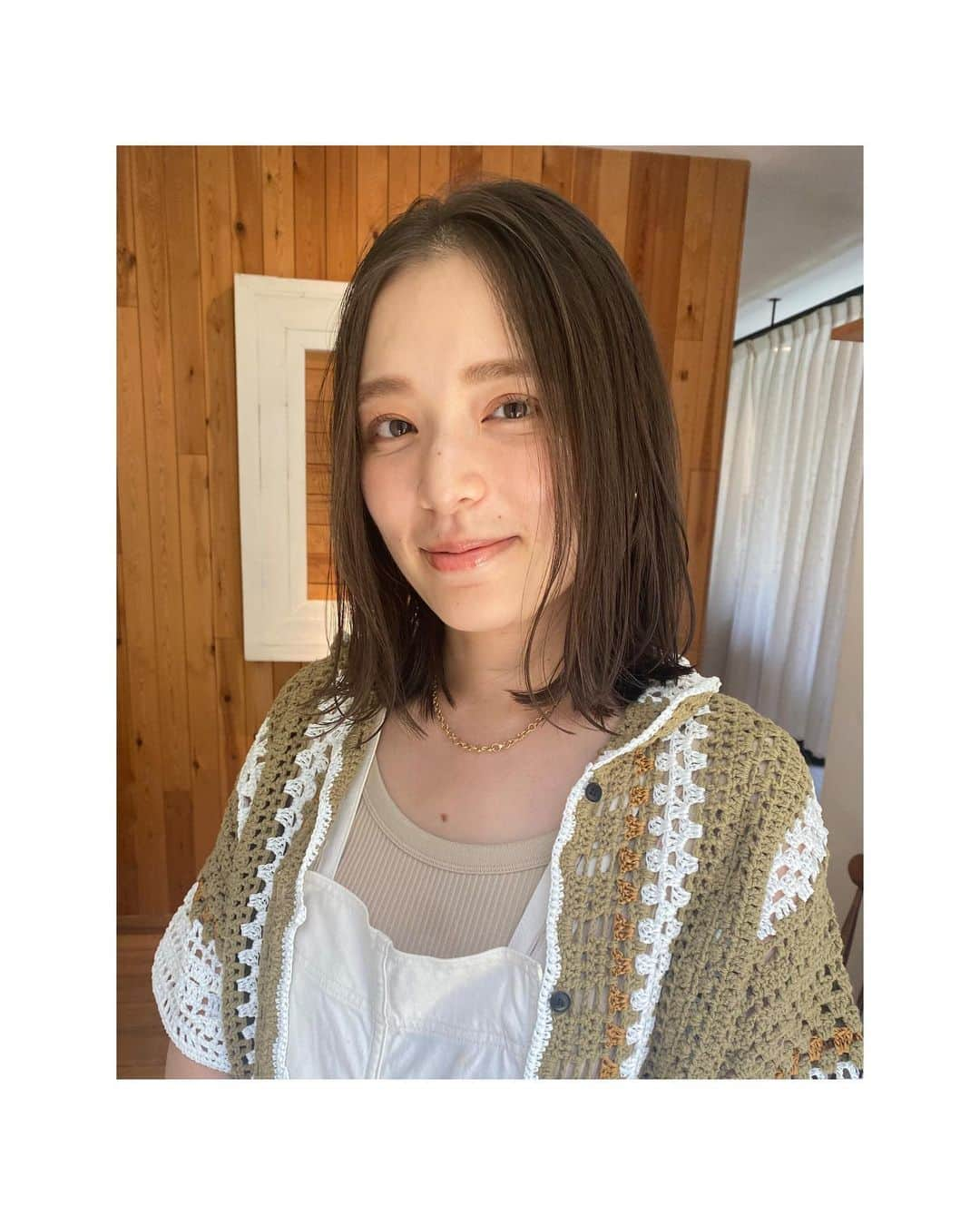 桜めいさんのインスタグラム写真 - (桜めいInstagram)「💇‍♀️  やっと！やっと行けたよ！ @garland_tokyo ！！ 出産前に行ったっきりだから9ヶ月ぶり...？？😇  まきさん @yuumakiiii にも久々会えたし (一緒の写真撮り損ねた😢) 伸びっぱなしで重たくなってた 髪の毛も切ってもらえて すごいスッキリさっぱり🥹  写真撮ってもらうこと自体久々すぎて ドギマギしちゃったよ🥹笑  まだ本格的に仕事復帰はしておりませんが しばらくはこの長さで行こうと思いますので 皆さまどうぞよろしくお願いいたします☺️🌸  ・ #garlandtokyo #haircut #mediumhair #💇‍♀️  #嬉しくって3枚も載せちゃったよ #いつか息子の髪もまきさんに切ってもらうんだ」7月7日 23時08分 - mei_0406