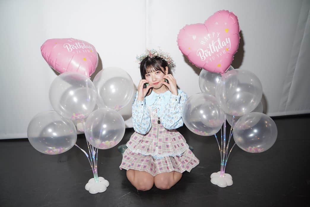 高萩千夏のインスタグラム：「生誕祭❤︎  衣装は好きなピンクと水色です💁‍♀️ みんなにはちなの衣装を着てもらいました💁‍♀️  #birthday #birthdaygirl #happiness」