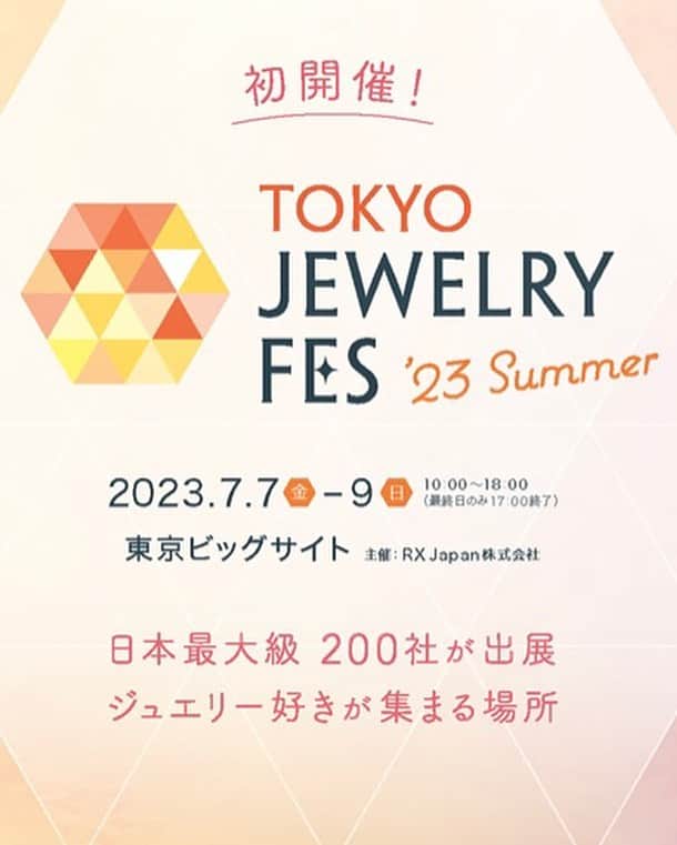 Manaさんのインスタグラム写真 - (ManaInstagram)「今年、初開催となるTOKYO JEWELRY FES 公式インフルエンサーに就任したので初日の今日は早速、東京ビッグサイトへ行ってきました🥰💖 ⁡ @tokyo_jewelry_fes ⁡ TOKYO JEWELRY FESは 日本最大級の200店が出展されている ジュエリーのビッグイベントです💎 ⁡ ⁡ ショップによって様々な商品や工夫された ディスプレイ、想いの詰まったコンセプトがあり、 お話しも詳しく伺えて勉強になりました🥺✨✨ ⁡ ⁡ そして何よりジュエリーは 見ているだけで目の保養になるし 人が皆生き生きしているなと感じました♡ ⁡ ⁡ 綺麗なものをみるって、素敵だなぁ💘 ⁡ ⁡ 今週末まで開催されているので ご興味のある方は是非いってみてくださいね😊 ⁡ ⁡ ■TOKYO JEWELRY FES ’23 Summer ■2023 年 7 月 7 日(金)~9 日(日) 10:00~18:00  (最終日のみ 17:00 まで) ■会場：東京ビッグサイト西展示棟 ⁡ ⁡ ⁡ ⁡ ⁡ ⁡ ⁡ #TJFES #tokyojewelryfes #東京ジュエリーフェス #ジュエリー #宝石 #アクセサリー #PR #jewelry #jewelrylover #jewelrymaker #jewelryfestival」7月7日 23時14分 - mana.tcy