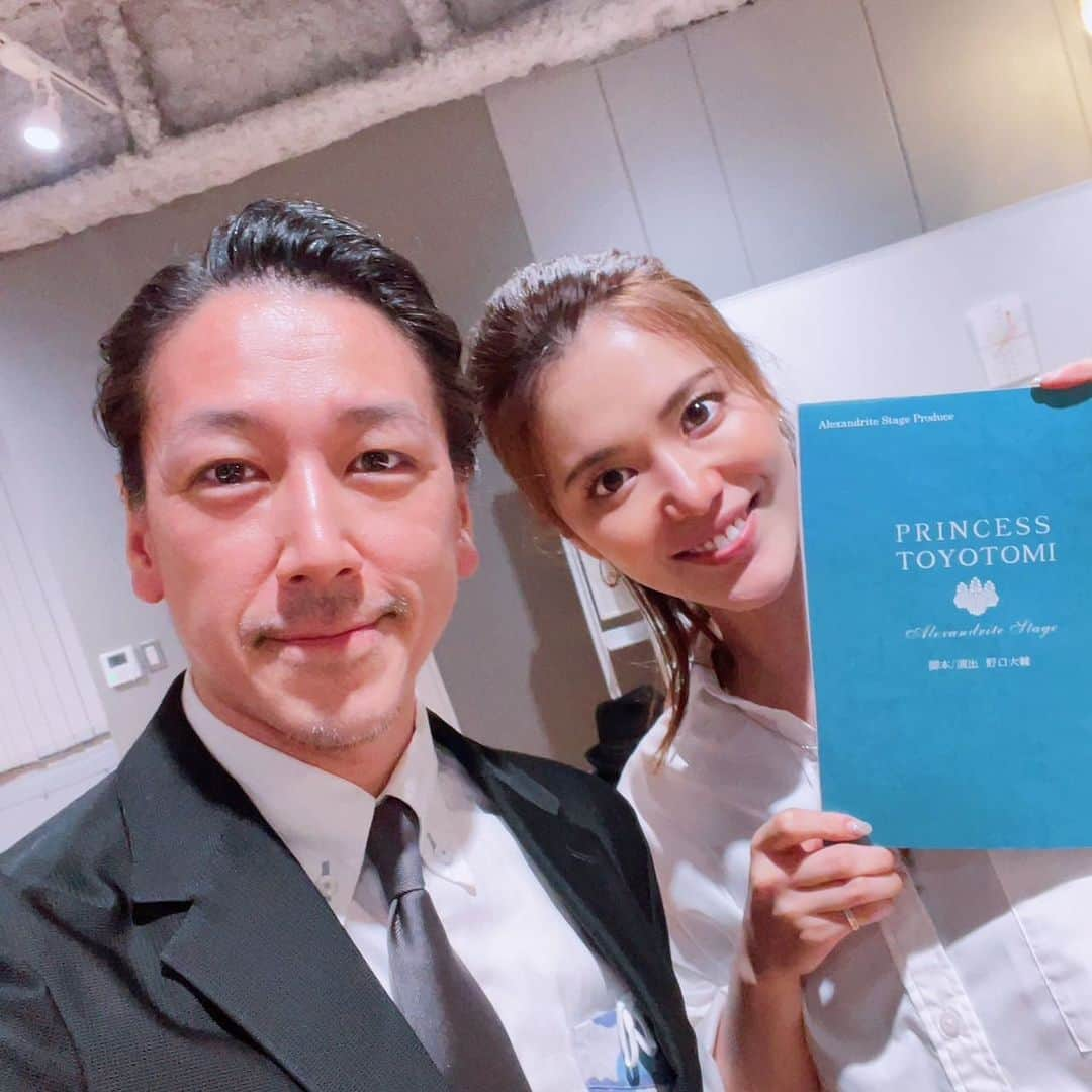 和泉元彌さんのインスタグラム写真 - (和泉元彌Instagram)「思い合う二人が 一年に一度会うことができる今日、  いよいよ❗️ 時代劇『PRINCESS TOYOTOMI』 顔合わせから始まりました㊗️  演者によって命を吹き込まれるセリフに 涙で台本の文字が滲むことも、 キャスト全員老若男女を問わず吹き出す場面も、 浅井姉妹の会話にヌクヌクしたり、 まさかの⁉️ヒリヒリしたり、  あの武将たちが雄々しく個性豊かに演じられ、 女性も確かに戦っていたことを感じる それぞれが美しく強い…まだ本読みなのに！  そう、キャストの力を引き出す本の魅力❗️ 流石の野口版戦国時代劇です！  めっぽう面白い‼️ 乞うご期待でございます。  和興さん演じる信長が 想像を超えて格好良かった😍  現在、先行予約期間ですが、 既に完売回が増えてきました。 先行予約で完売すると、 一般販売では、購入不可能です‼️ ご注意ください。お早めのご購入を。  2023.8/10(木)～8/20(日) 時代劇『PRINCESS TOYOTOMI』 脚本/演出:#野口大輔  【出演者】 《シングルキャスト》 #彩凪翔  #岩永ゆい/#西条美咲 #大原万由子/#あも/#藤田よしこ #海老澤健次/#元田牧子/#潮見勇輝 #三上竜平/#京矢彩希/#高田舟 #中西彩乃/#坂西春加/#福元あかり/#後藤めぐみ #留依まきせ/#和興  #和泉元彌  《ダブルキャスト》 ・TOYOTOMI・ 美翔かずき/山崎麗央奈 ゆめ真音/大塚杏奈 山脇広大/戸田牧/中村優希  ・AZAI・ 平塚千瑛/綾月せり 銀ゲンタ/倉田瑠夏 片岡芽衣/緑川青真/雪村花  《声の出演》#西岡德馬  【スケジュール】 2023.8/10(木)～8/20(日) 上演時間は2時間30分(休憩10分含む) 🎤終演後アフタートークあり  《東京公演》 8/10(木)13:00(T)🎤/18:30(A) 8/11(金)13:00(A)🎤/18:30(T) 8/12(土)13:00(T)/18:30(A) 8/13(日)12:00(A)/16:30(T)  《大阪公演》 8/18(金)13:00🎤/18:30 8/19(土)13:00🎤/18:30 8/20(日)12:00  ※大阪公演はシングルキャストと、ダブルキャストの選抜者が出演致します  【劇場・アクセス】 《東京公演》 #CBGKシブゲキ!! 〒150-0043 東京都渋谷区道玄坂2-29-5 ザ・プライム 6階 半蔵門線・東急田園都市線 「渋谷駅」A0出口直結  《大阪公演》 #近鉄アート館 〒545-8545 大阪市阿倍野区阿倍野筋1-1-43  あべのハルカス近鉄本店ウイング館8階 近鉄「大阪阿部野橋駅」 JR・大阪メトロ「天王寺駅」 下車すぐ  【チケット】 《劇場観劇》 SS席 12.000円 (前方指定席) 非売品ブロマイド東京①番/大阪②番付  S席 9.000円(中央指定席)  A席 6.500円(後方指定席)  《デリステ》 大阪公演の収録DVD ※東京公演は収録なし  SSセット 12.000円 (上演Blu-ray・パンフレット 台本・非売品ブロマイド③番付)  Sセット 9.000円 (上演Blu-ray・パンフレット)  Aセット 6.500円 (上演DVD)  【その他】 その他公演に関するFAQなどは、下記公式サイトを御確認ください。  時代劇『PRINCESS TOYOTOMI』公式サイト https://princess-toyotomi.themedia.jp  #アレステ　#プリステ2023」7月7日 23時18分 - izumimotoya