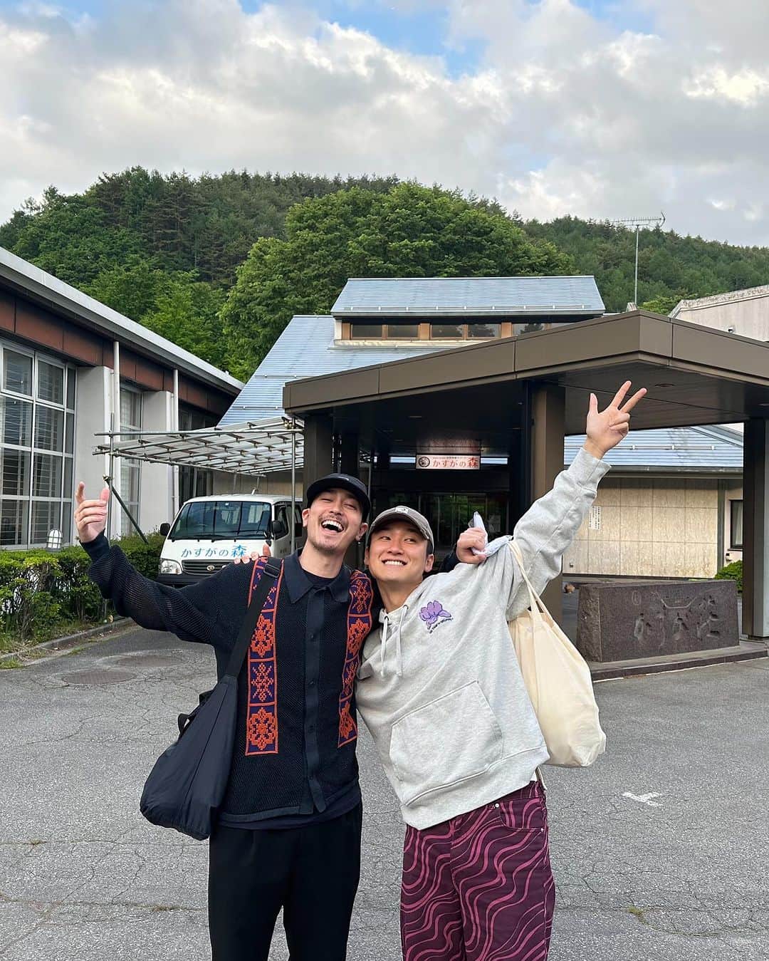 バーンズ勇気さんのインスタグラム写真 - (バーンズ勇気Instagram)「映画ハオトの撮影現場にて  龍二さんにおすすめの温泉連れてってもらいました。  本当に最高すぎました。ありがとうございました。  #羽音#ハオト」7月7日 23時32分 - yuukibyrnes_official