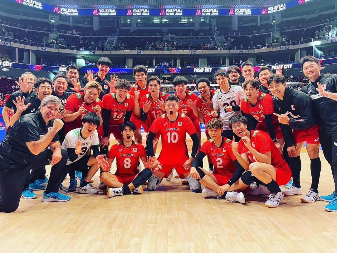 山内晶大さんのインスタグラム写真 - (山内晶大Instagram)「. . . VNL 2023 Philippine round 🇳🇱🇯🇵 10勝目🙌 . . . #龍神nippon  #Japan #Nederland」7月7日 23時34分 - akihiroooo1130