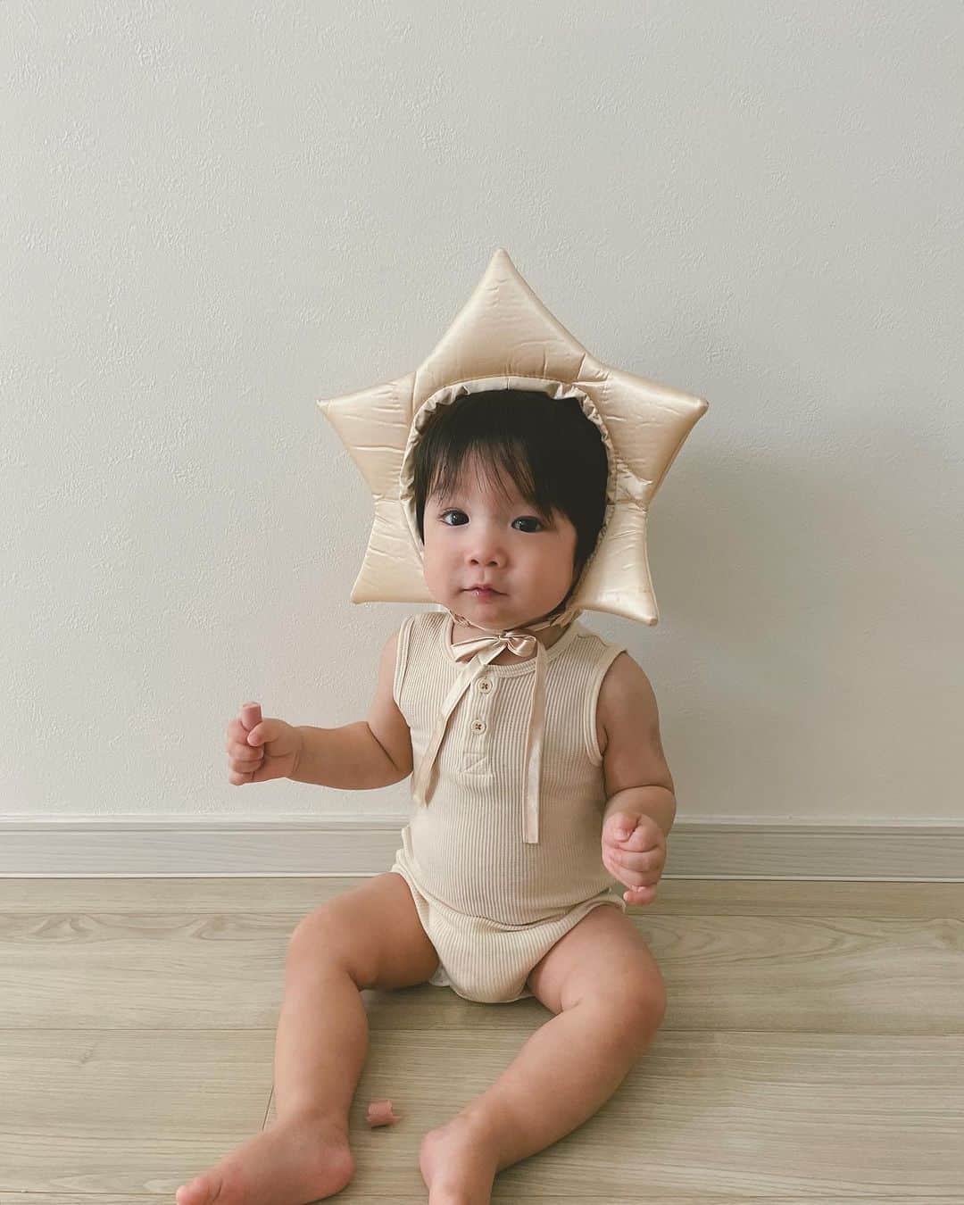 LINKAのインスタグラム：「おとうとはおほしさま⭐️彦星⭐️爆 #ほられて転がる魚肉ソーセージ」