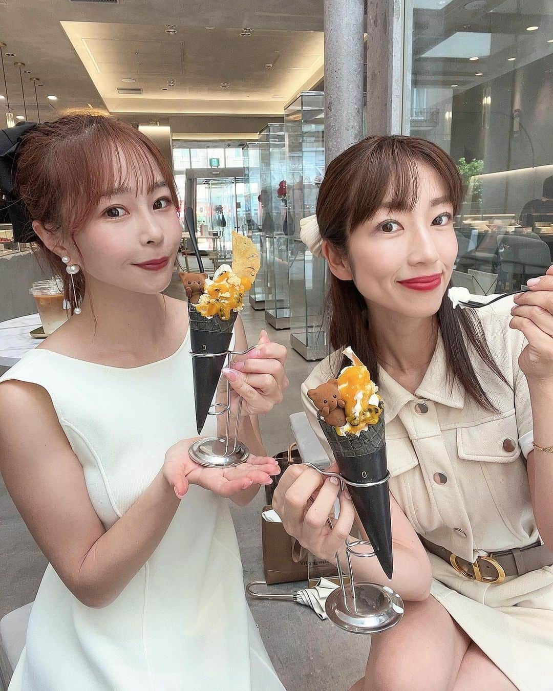 のインスタグラム：「@louangetokyo_lemusee ルワンジュ東京のソフトクリーム💓 クマちゃんが乗っててめちゃ可愛い😍💕食べるのが勿体なかったけど溶けちゃうのでペロリと頂きました🥺 暑い日に食べるソフトクリームは最高だねっ💓 しおんちゃんは8月のBBJに出るから会場に応援に行くよぉ❣️ 楽しみだなぁー✨🤗 #ルワンジュ東京ルミュゼ#ルワンジュ東京 #ソフトクリーム#スイーツ#ベスボ仲間#ベストボディジャパン#ベストボディジャパンへの道」