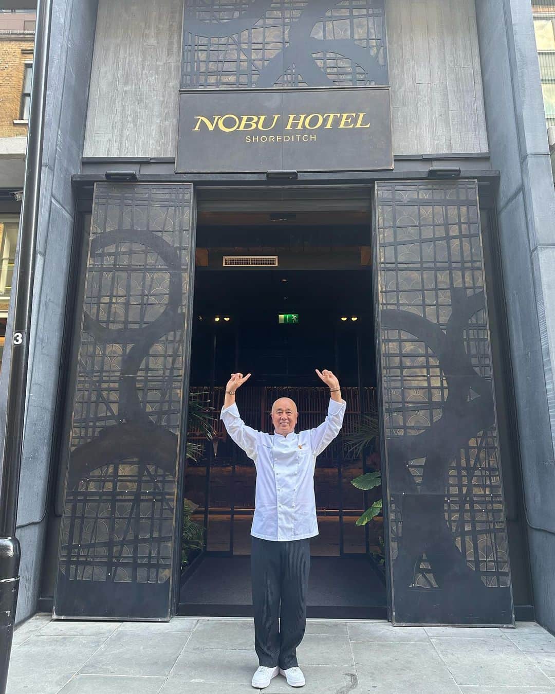 のインスタグラム：「@nobulondonshoreditch  @nobuhotels  @noburestaurants #nobuintown #teamnobu #vegtablesushi」