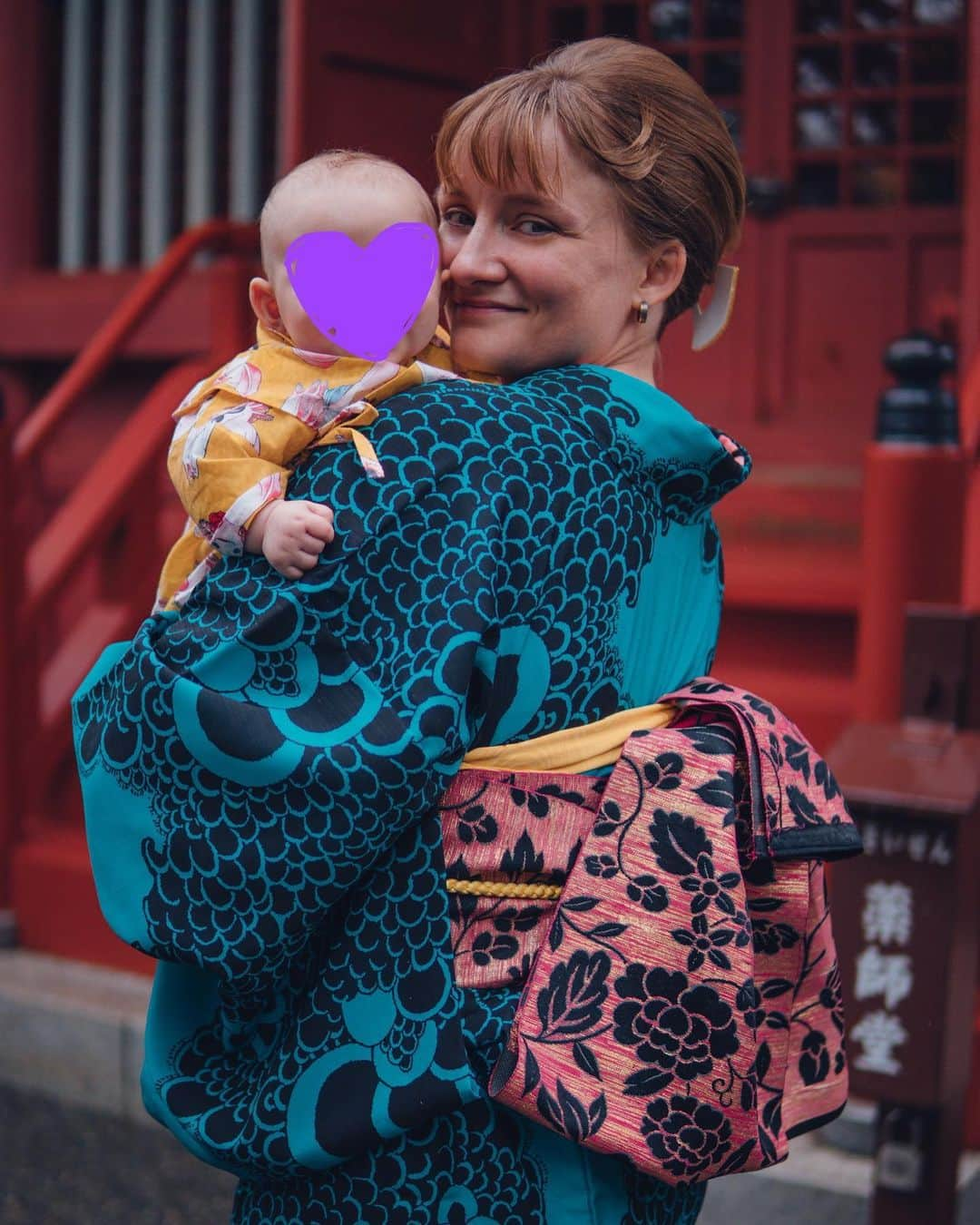 Anji SALZのインスタグラム：「My first kimono tour since having baby 👶🏻 #2 was with another family of four 🤩🥰💕 Although a little hectic with the kids and the weather - we managed to get some nice snaps of @jaclyn_online and her family 💕 Thank you for trusting me and it was fun to do this with a bunch of kids 😂🙈  この間のファミリー着物ツアー 子供と電気の影響でかなりバタバタしたけど、なんとなく楽しんだり、写真も撮れた😂😂  #salztokyo #kimonotour #kimonorental #kimonophotoshoot #familyphotography #tokyo #japan #kimonostyle #familytourtokyo #tokyofamilyphotographer #和装 #着物 #着物コーディネート #着物ツアー #着物スタイリスト #東京着物レンタル #着物撮影 #ファミリーフォト」