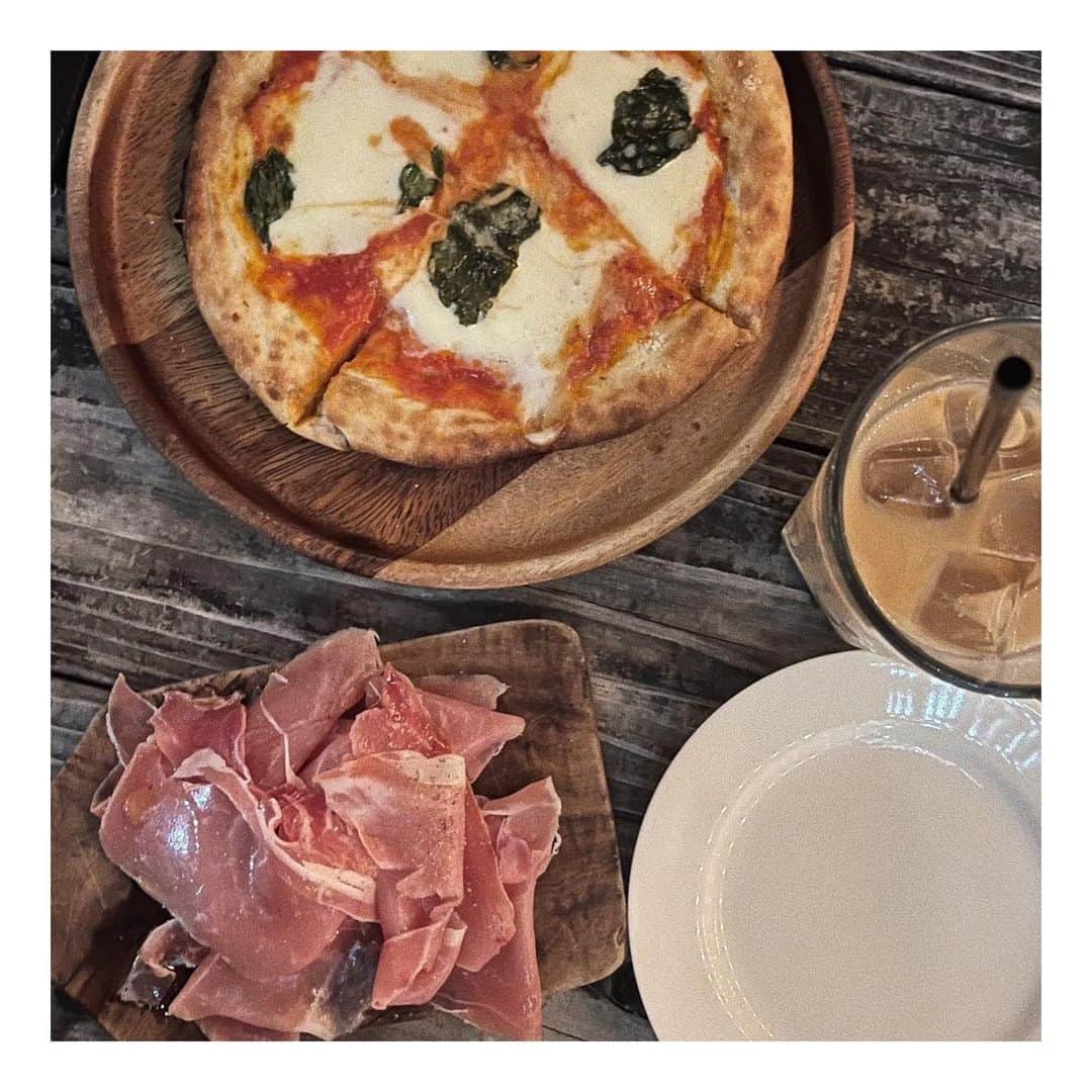 松葉愛海のインスタグラム：「🍕☕️」