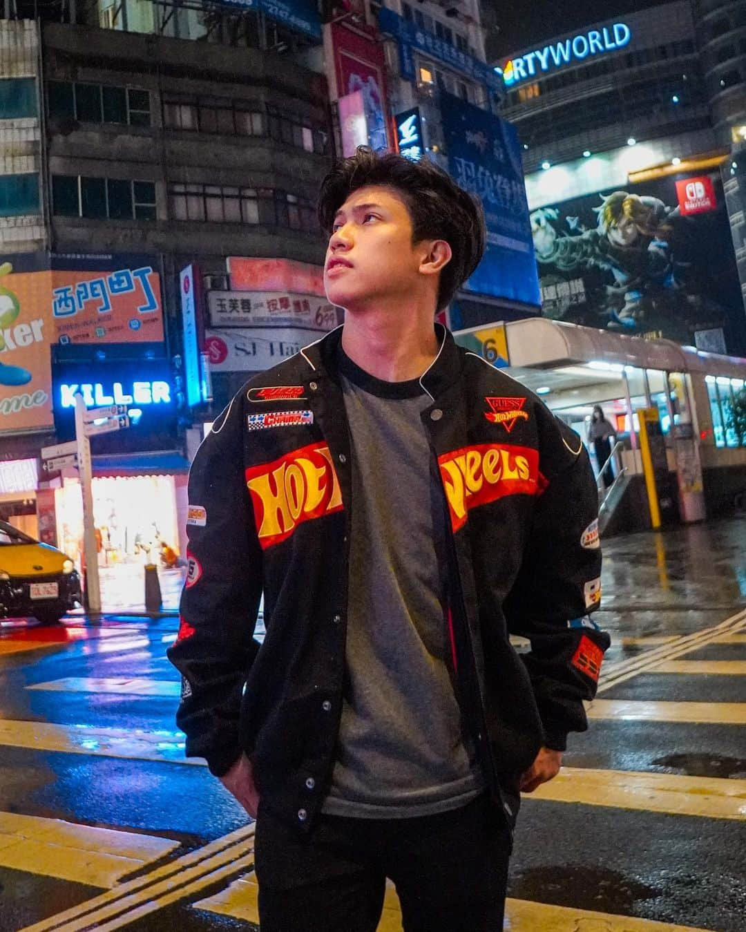 Ranz Kyleのインスタグラム：「Taipei at night 🚦📸」