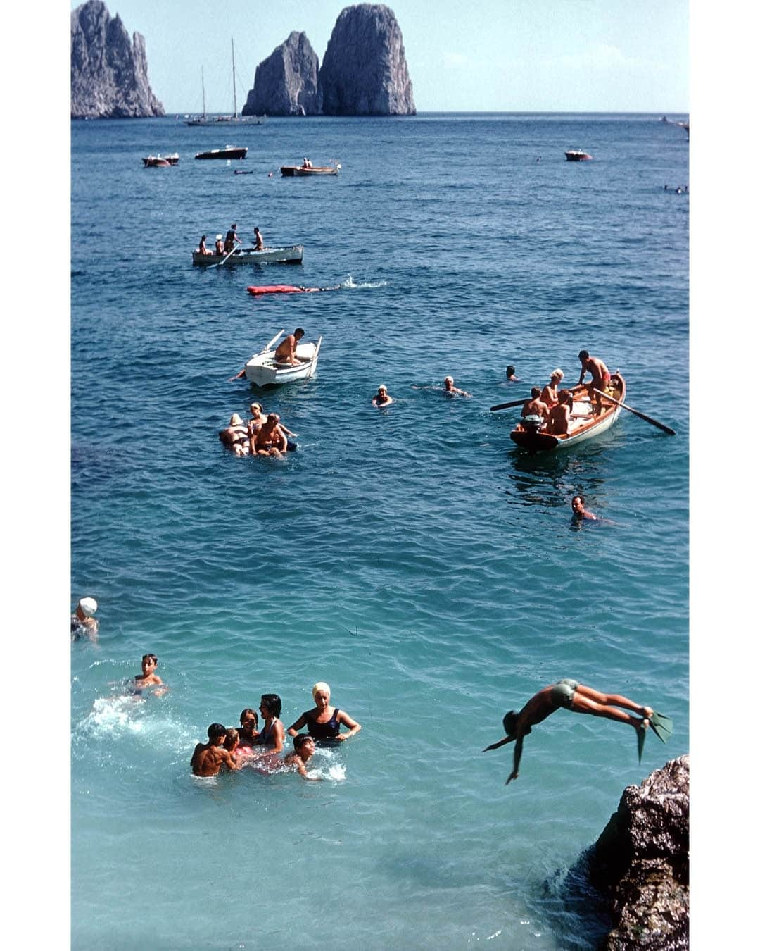 Magnum Photosさんのインスタグラム写真 - (Magnum PhotosInstagram)「A Bigger Splash ⁠ ⁠ Comment your favorite ❤️⁠ ⁠ PHOTOS (left to right): ⁠ ⁠ (1) Sicily. Italy. 1982. © @ferdinandosciannaofficial / Magnum Photos⁠ ⁠ (2) Champion diver Lynn Morrison. 1954. © @philippe_halsman_official / Magnum Photos⁠ ⁠ (3) Estoril. Portugal. 1994. © @marktpower / Magnum Photos⁠ ⁠ (4) An Iraqi translator jumping into the pool. US troops based in front of Uday Hussein's Palace. Baghdad. Iraq. July 2003. © Thomas Dworzak / Magnum Photos⁠ ⁠ (5) Salt City. Arizona. USA. 1980. © @davidhurnphoto / Magnum Photos⁠ ⁠ (6) Tyrrhenian Sea. Italy. 1961. © @burtglinnphoto / Magnum Photos⁠ ⁠ (7) Divers Davd Boudia and Thomas Finchum. Fort Lauderdale. USA. 2008. © @paolopellegrin / Magnum Photos⁠ ⁠ (8) Abdulahman, 14 years old, is having fun with his friends near the banks of the Euphrates River by diving into it. Raqqa. Syria. May 2021. © @william.keo / Magnum Photos⁠ ⁠ (9) Yugoslavia. © Marc Riboud / Fonds Marc Riboud au MNAAG / Magnum Photos⁠ ⁠ (10) Spring Break. Daytona Beach. Florida. USA. 1988. © Alex Webb (@webb_norriswebb) / Magnum Photos」7月8日 0時01分 - magnumphotos