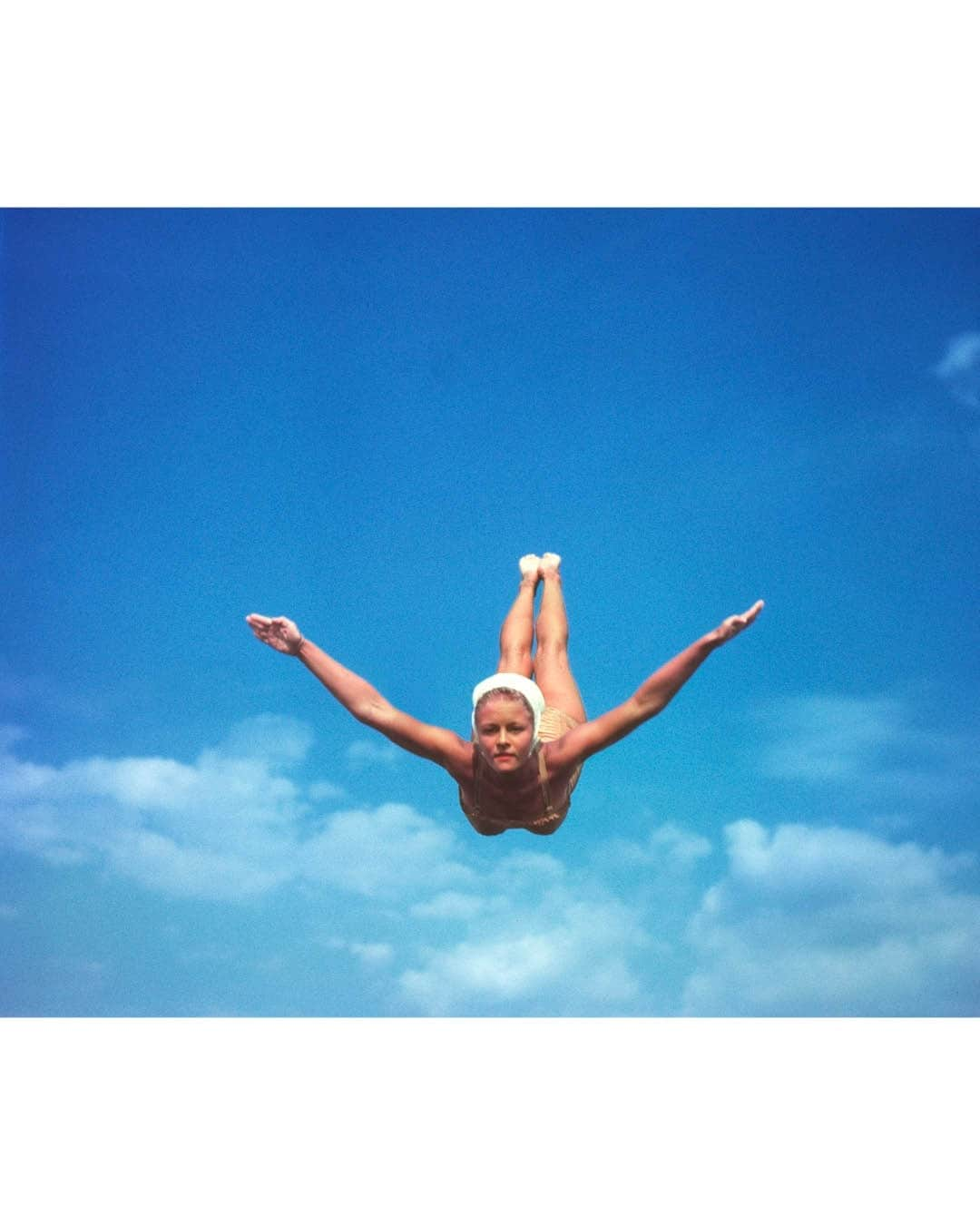 Magnum Photosさんのインスタグラム写真 - (Magnum PhotosInstagram)「A Bigger Splash ⁠ ⁠ Comment your favorite ❤️⁠ ⁠ PHOTOS (left to right): ⁠ ⁠ (1) Sicily. Italy. 1982. © @ferdinandosciannaofficial / Magnum Photos⁠ ⁠ (2) Champion diver Lynn Morrison. 1954. © @philippe_halsman_official / Magnum Photos⁠ ⁠ (3) Estoril. Portugal. 1994. © @marktpower / Magnum Photos⁠ ⁠ (4) An Iraqi translator jumping into the pool. US troops based in front of Uday Hussein's Palace. Baghdad. Iraq. July 2003. © Thomas Dworzak / Magnum Photos⁠ ⁠ (5) Salt City. Arizona. USA. 1980. © @davidhurnphoto / Magnum Photos⁠ ⁠ (6) Tyrrhenian Sea. Italy. 1961. © @burtglinnphoto / Magnum Photos⁠ ⁠ (7) Divers Davd Boudia and Thomas Finchum. Fort Lauderdale. USA. 2008. © @paolopellegrin / Magnum Photos⁠ ⁠ (8) Abdulahman, 14 years old, is having fun with his friends near the banks of the Euphrates River by diving into it. Raqqa. Syria. May 2021. © @william.keo / Magnum Photos⁠ ⁠ (9) Yugoslavia. © Marc Riboud / Fonds Marc Riboud au MNAAG / Magnum Photos⁠ ⁠ (10) Spring Break. Daytona Beach. Florida. USA. 1988. © Alex Webb (@webb_norriswebb) / Magnum Photos」7月8日 0時01分 - magnumphotos