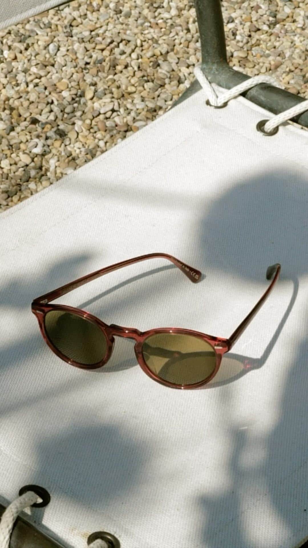 オリバーピープルズのインスタグラム：「Gregory Peck Sun in limited edition Translucent Red + Green Photochromic is illuminated by the afternoon sun.」