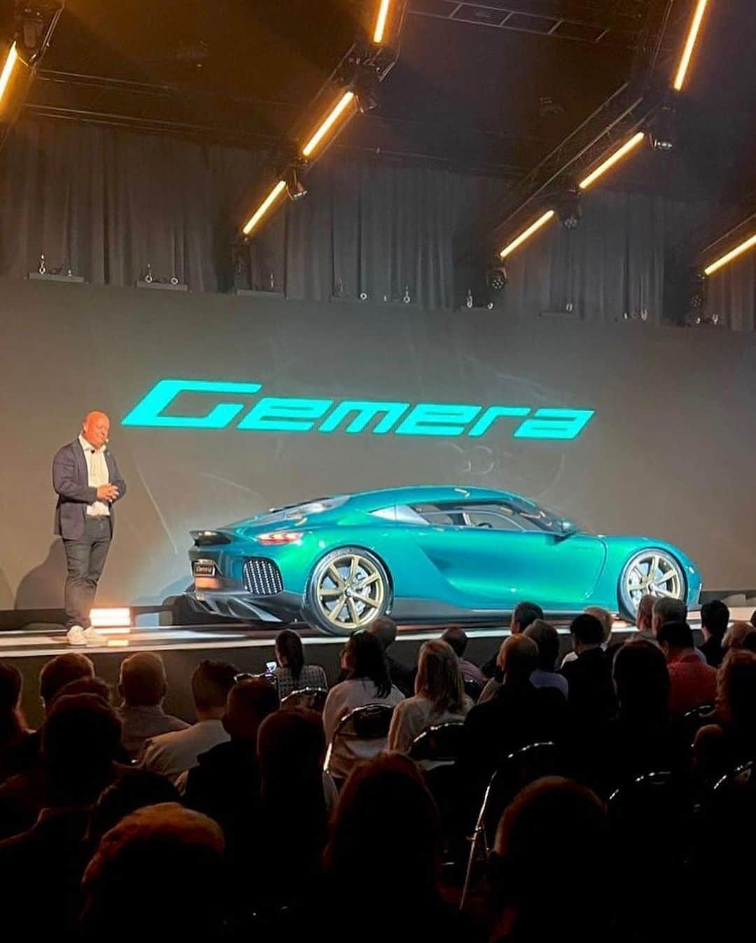 CarsWithoutLimitsさんのインスタグラム写真 - (CarsWithoutLimitsInstagram)「Introducing the finalized Koenigsegg Gemera production model!   The Gemera can be optioned with a V8 engine that’s derived from the Jesko which when paired with hybrid motors produce 2300HP!   Via @ghostsquadron.koenigsegg   #carswithoutlimits #koenigsegg #gemera #koenigsegggemera #ghostsquadron」7月8日 0時19分 - carswithoutlimits