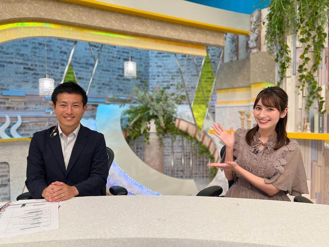 澤田愛美のインスタグラム：「.  珍しく金曜キャスターを担当しました！ 中井アナとキャスターコンビを組むのは初めてです😳✨ 夏を感じる話題がたくさんありましたね🎐  エンドトークでお伝えしましたが、 8日(土)夜はヴァンラーレ八戸のホームゲーム シーズン初のナイトゲームがあります⚽️🏃  ハッピィの生中継もプライフーズスタジアムから 中井アナがお伝えしますよ🐥  そしてナレーションを担当しています、 KICK OFF! AOMORIもお見逃しなく☺️  .   #青森朝日放送 #ハレのちあした #ニュース #アナウンサー」