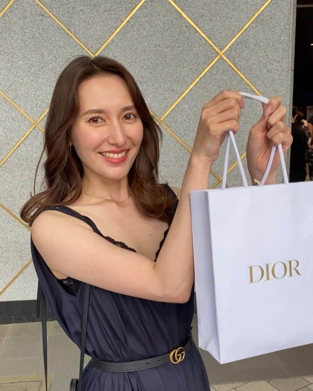松本リコのインスタグラム：「・ ・ ・ ・ ご褒美♡ ・ ・ ・ #japanesegirl #japangirl  #ハーフ顔 #dior #ディオール #fashion #ファッション #ご褒美 #ギフト」