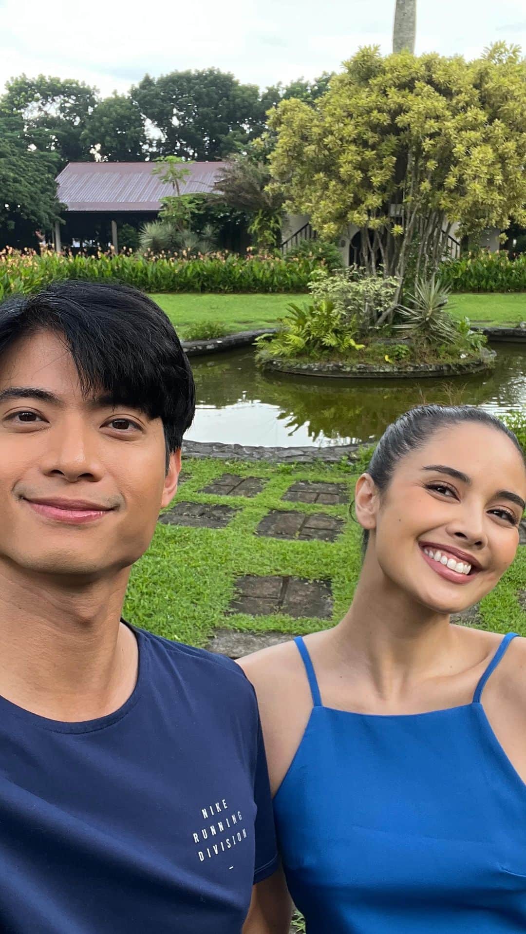 ミーガン・ヤングのインスタグラム：「Baka nga talagang inaaral niya yung mga dance steps pag hindi ako nakatingin... Malapit mo nang makuha, Fofo 😆」