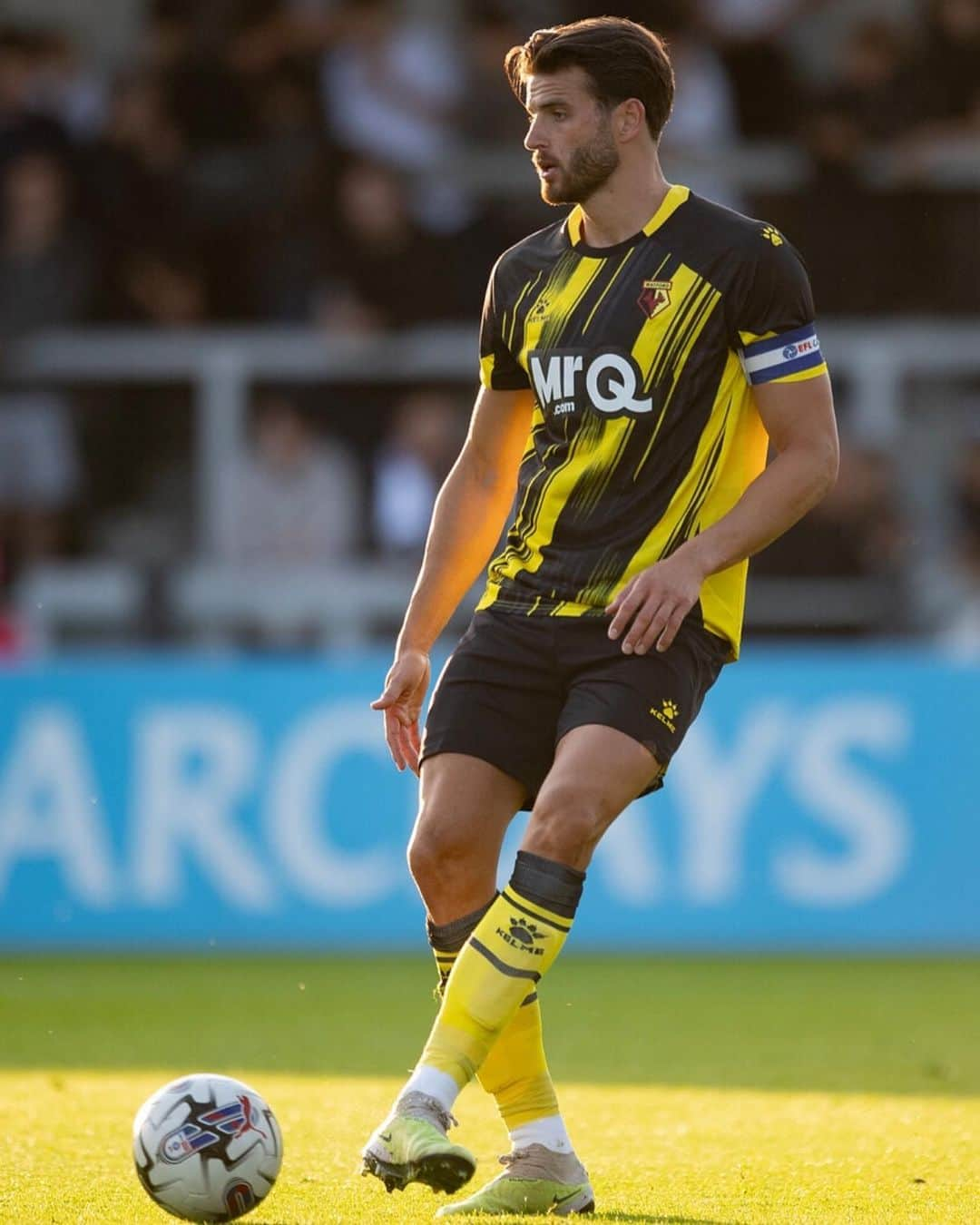 ウェスレイ・ホードのインスタグラム：「Back on the pitch for another pre season friendly 🐝⚽️😁」