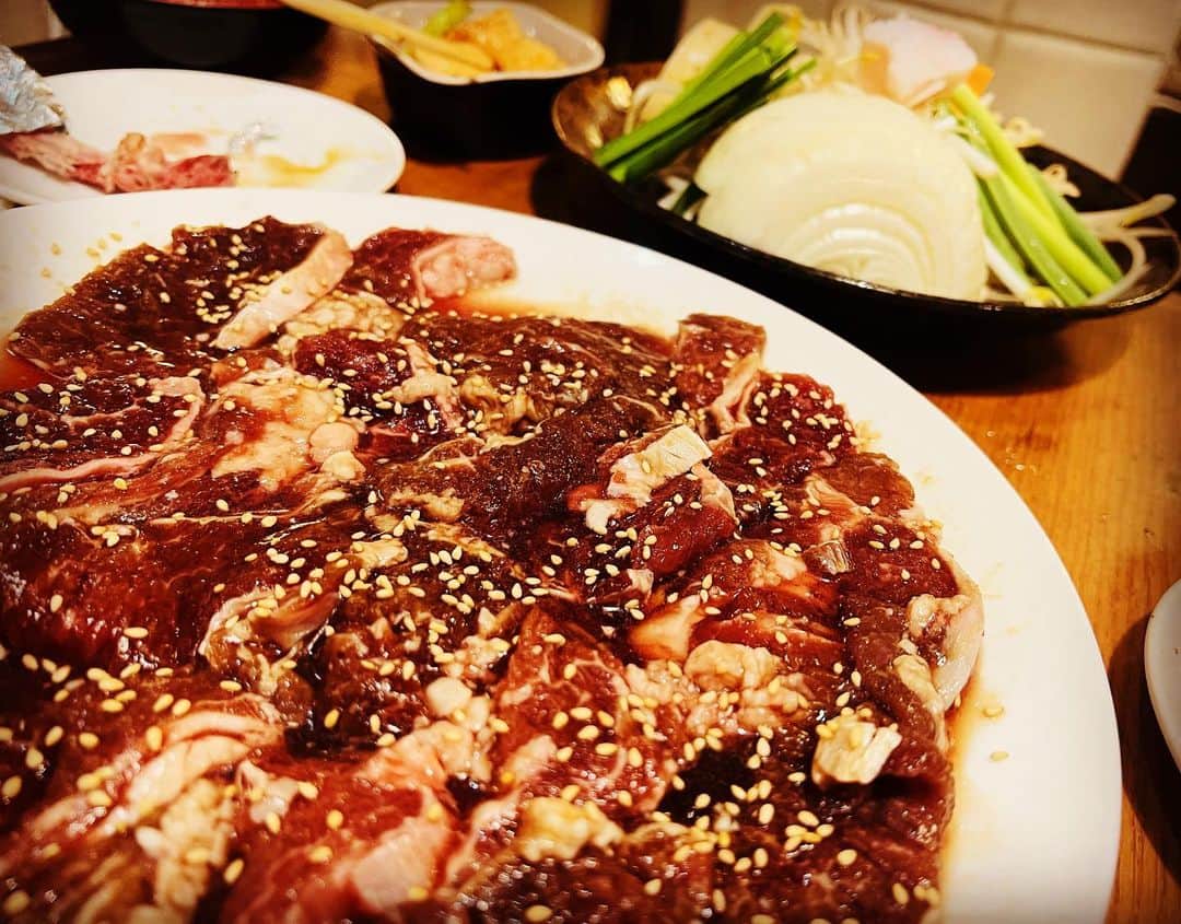 諸星伸一さんのインスタグラム写真 - (諸星伸一Instagram)「⭐️ひつじパイセン⭐️  ひつじパイセンの快気祝い 楽しかった😆🎂 ひつじパイセンのお店だから顔面ケーキ汚れないようにちゃんと気を使った😊笑  いつまでも元気で楽しく生きてください✨  #lamborghini #ランボルギーニ #morohoshi #諸星伸一 #fightingstar #ファイティングスター #fsbk #世界最強モロックマ #世界最強諸星一家 #諸星一家 #powercraft  #lexani #lexanijapan #rockford #tokyo #japan  恵比寿「海月」ジンギスカンまぢ美味いです🐏」7月8日 0時48分 - morohoshi7777