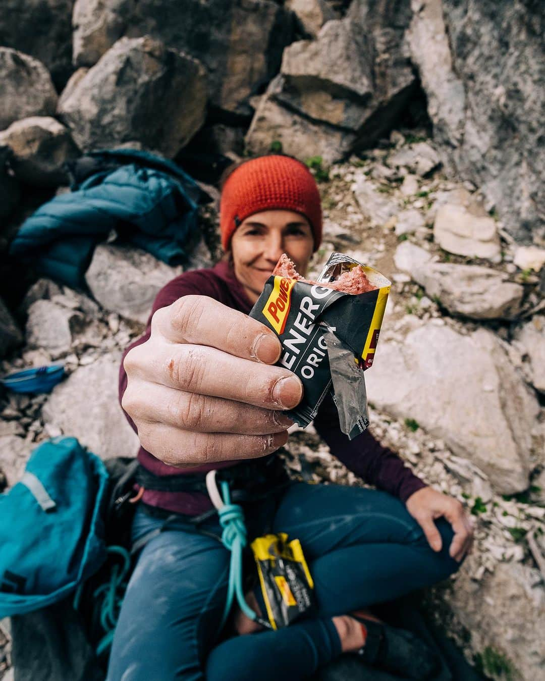 バーバラ・ザンガールのインスタグラム：「Need a quick pick-me-up in between burns on the project. @powerbar #energize #wennsschnellgehenmuss」