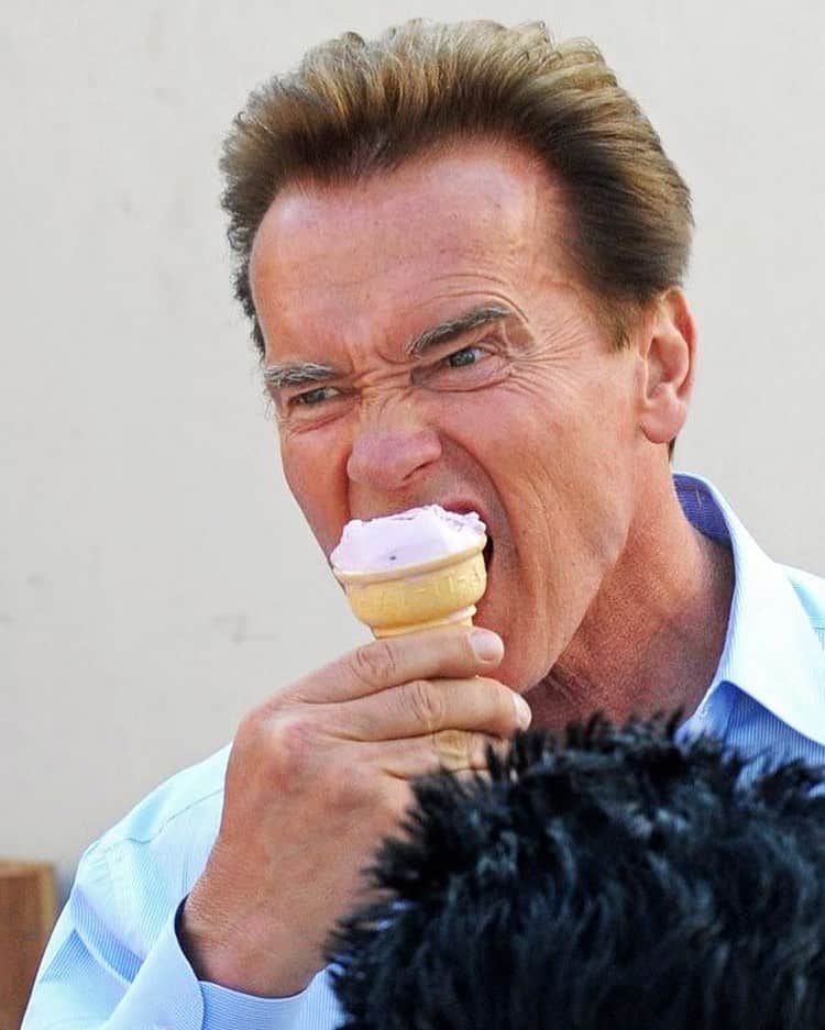 アーノルド・シュワルツェネッガーのインスタグラム：「Of course my Arnold’s Pump Club easy, healthy recipe book has dessert. Get it in my bio (it’s free).」