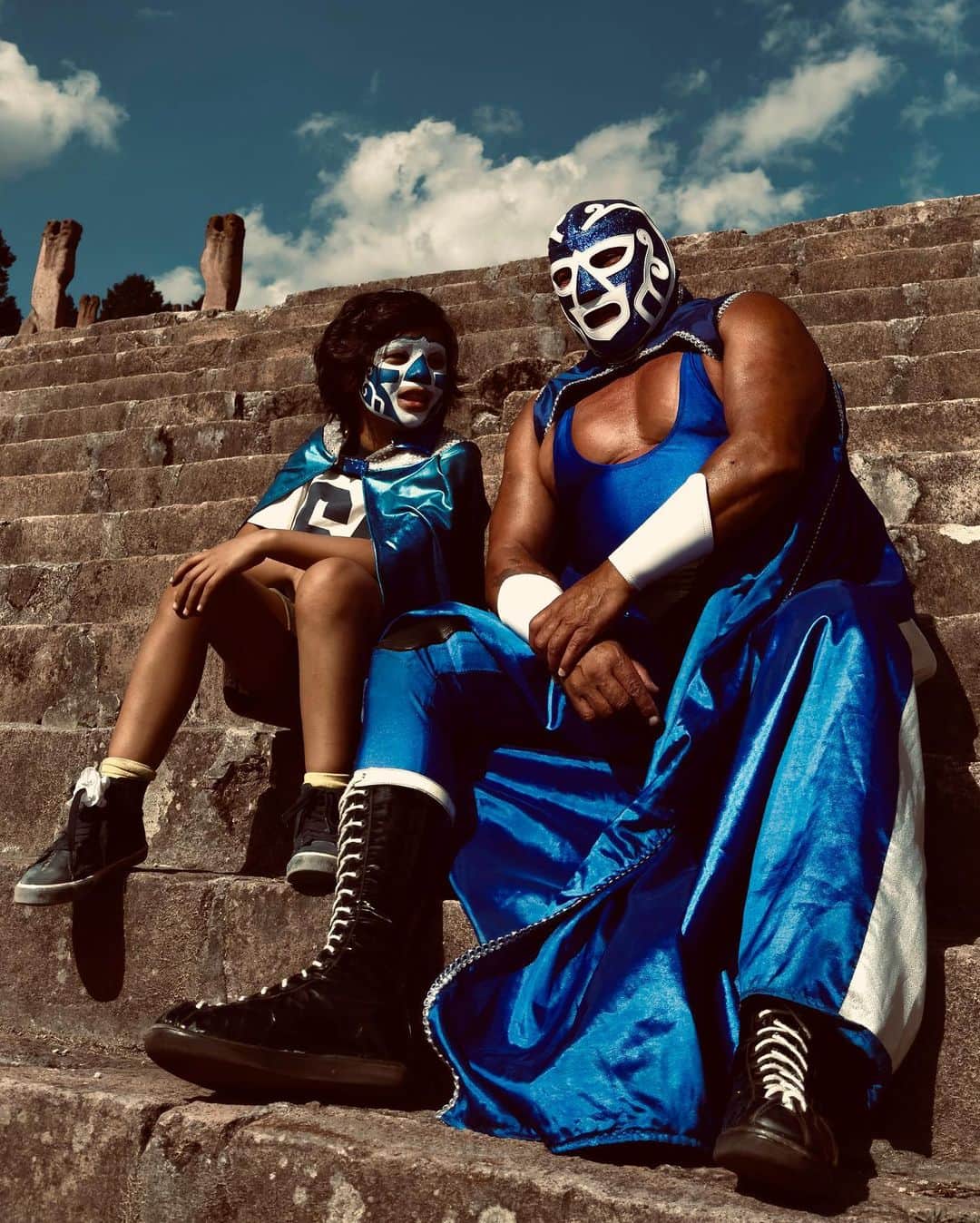 appleのインスタグラム：「Commissioned by Apple. As Dr. Wagner himself would say, “luchadores are people of flesh and blood."   "Shooting these day-to-day images of luchadores allowed us to focus on them, on the real-life people who wrestle with the mask on at all times." #ShotoniPhone」